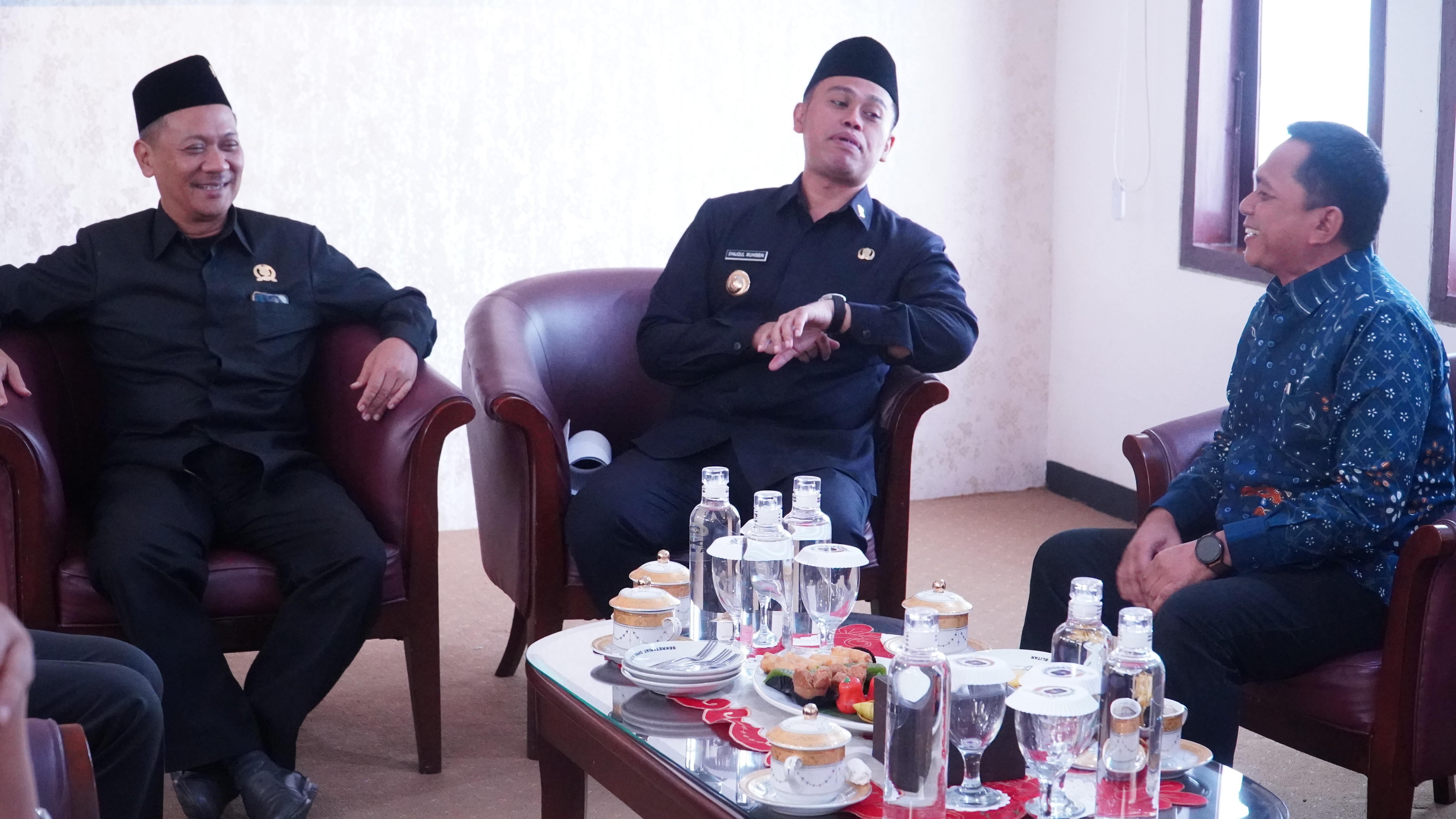 17 Juli 2025-Penerimaan Kunjungan DPN ASDEKSI di Ruang Transit Kantor DPRD