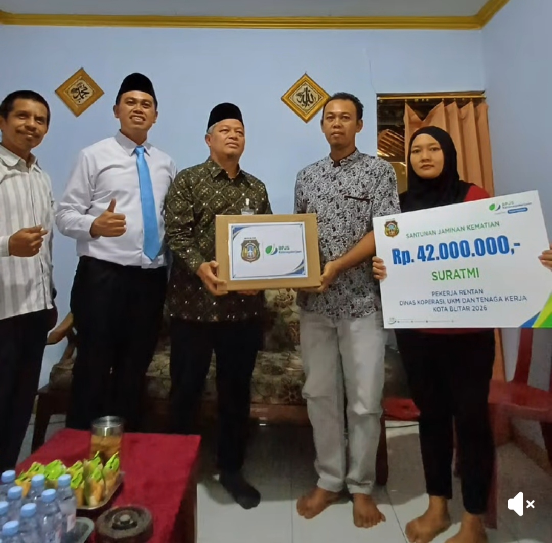 Penyaluran Santunan Jaminan Kematian bagi Pekerja Rentan (Dwi Hermanto Ngadirejo& Bu Suratmi Plosokerep)