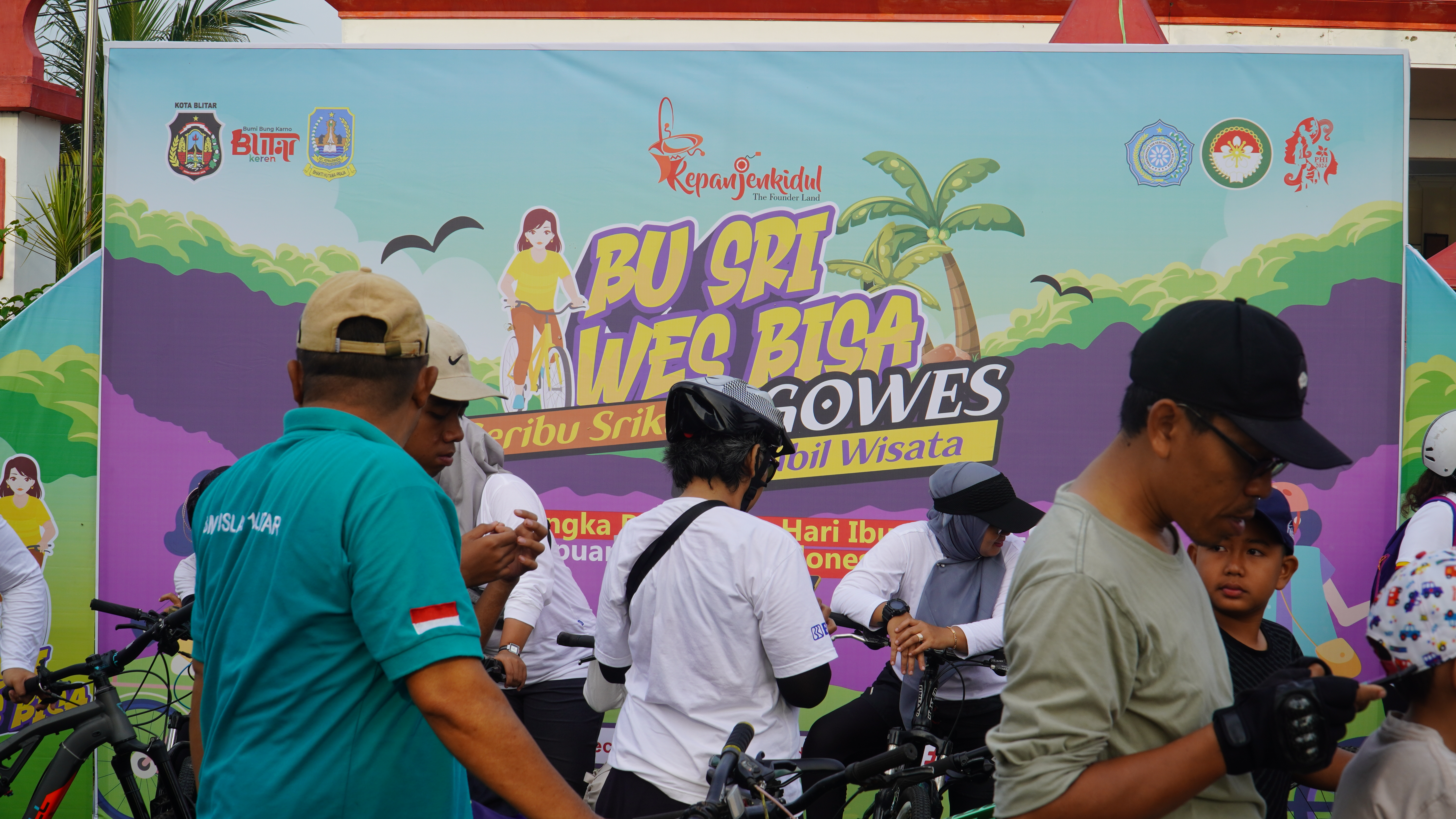 8 Desember 2024 -  Pemberangkatan SERIBU SRIKANDI GOWES SAMBIL WISATA ( BU SRI WES BISA) Tahun 2024  di Depan Kel.BENDO