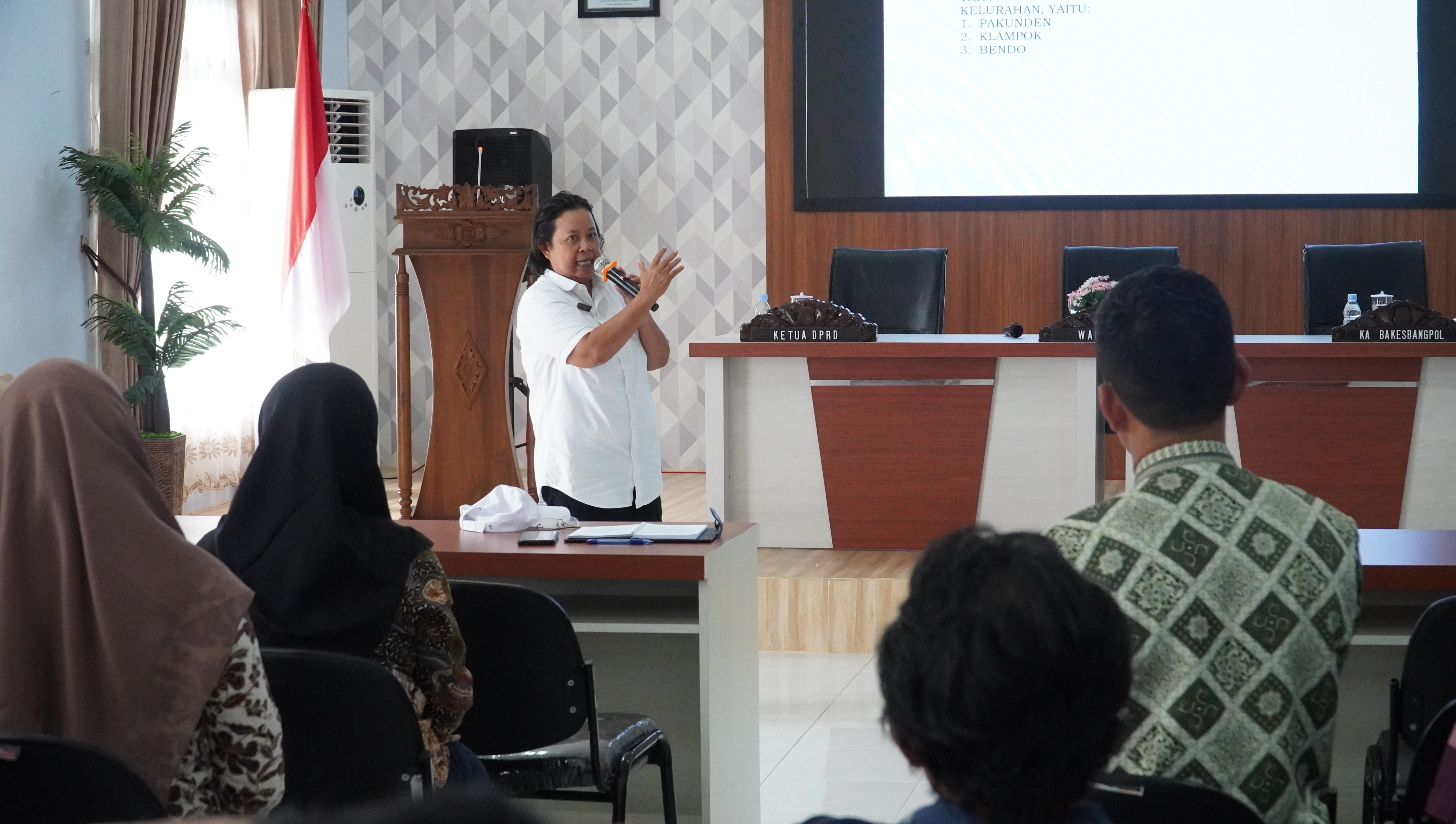 29 Oktober 2025 - Sarasehan Nilai-nilai PANCASILA dan Wawasan Kebangsaan kepada Tokoh Masyarakat Kelurahan Klampok di Aula Kesbangpol