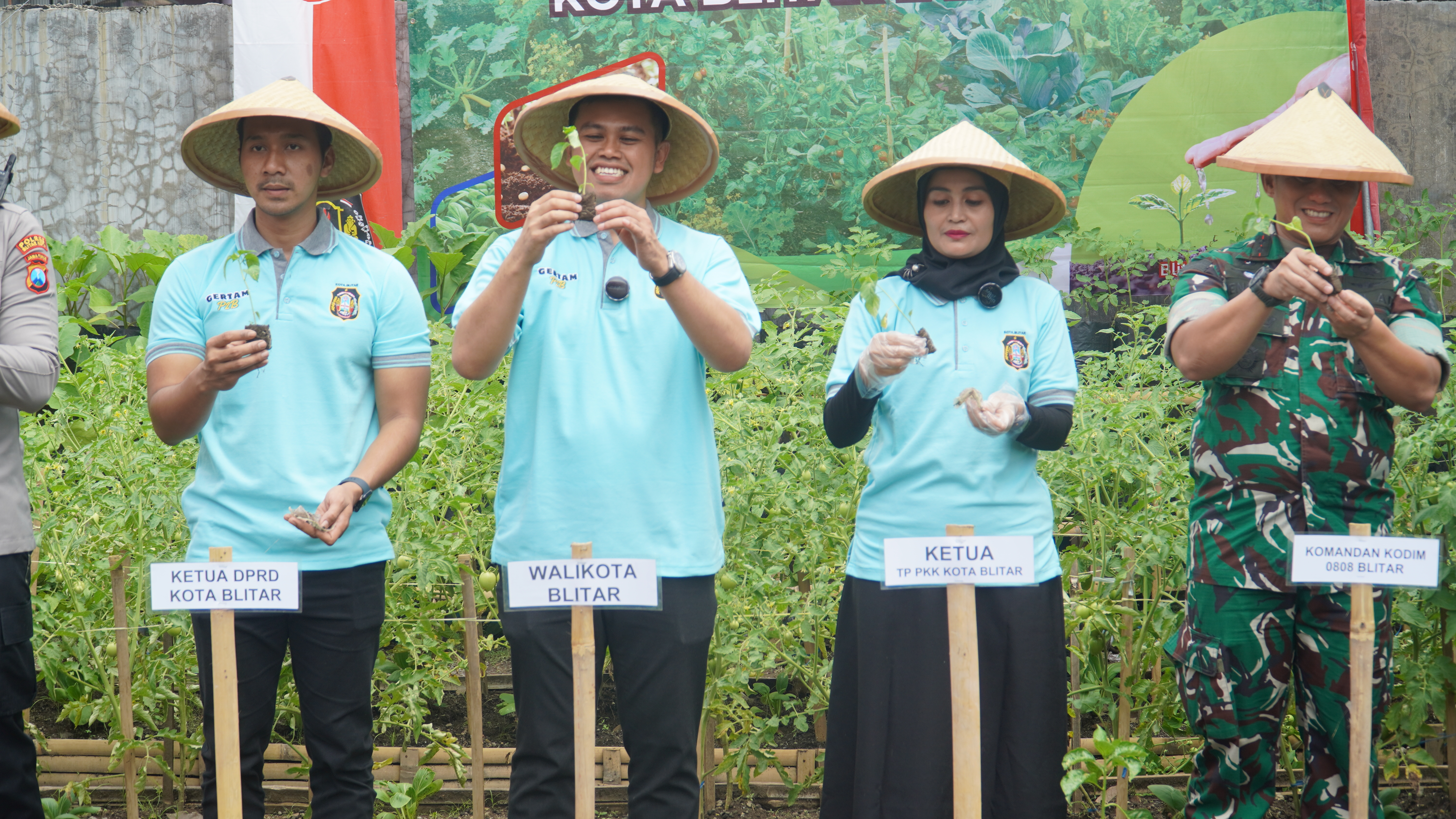 10 April 2025 - Gertak Pekarangan Pangan Bergizi DI KWT Subur Makmur Jl. Untung Suropati Kel.Sentul