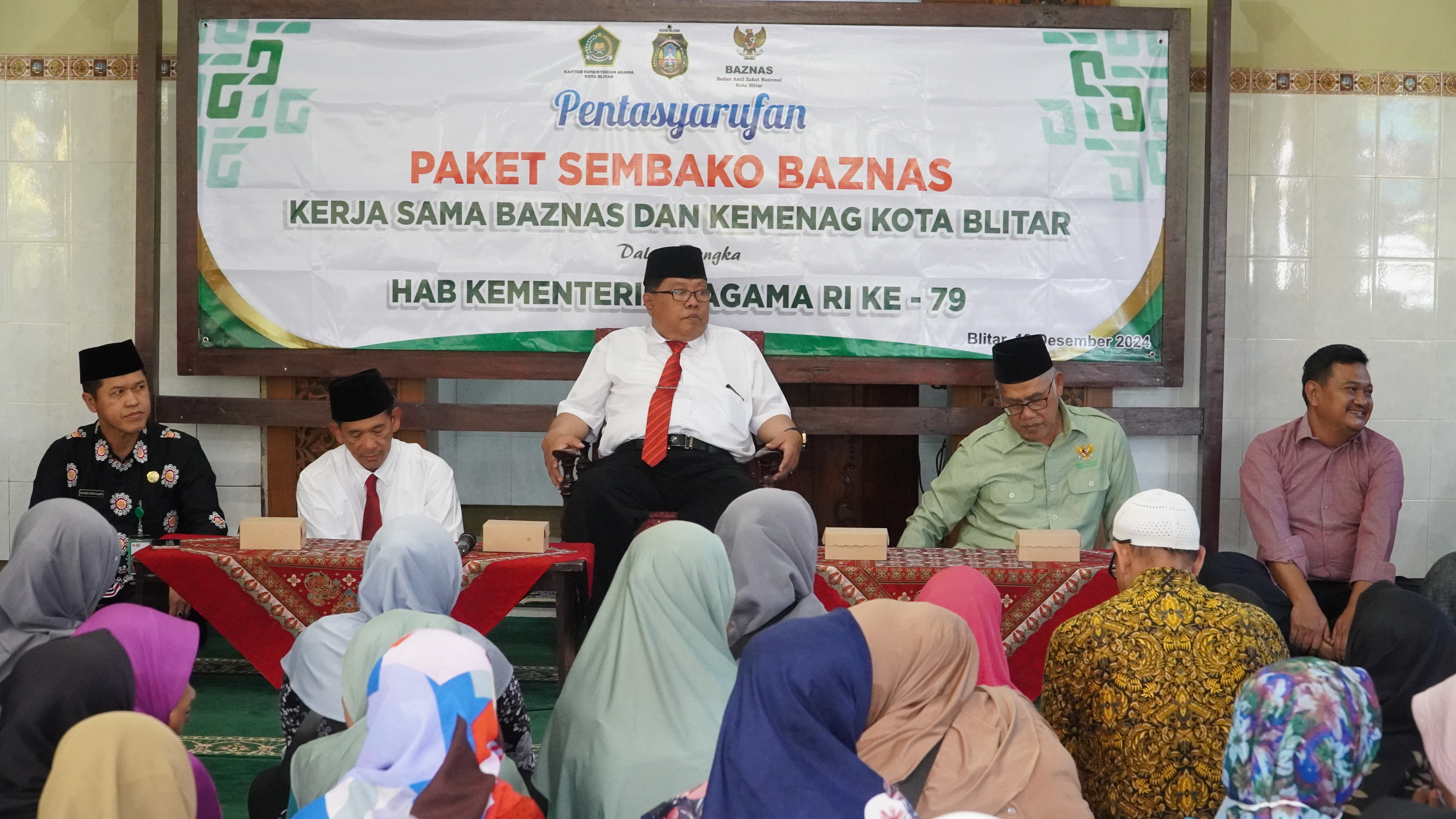19 Desember 2024 - Penyerahan SEMBAKO BAZNAS (KEPANJENKIDUL) di Masjid Baiturahaman  Kemenag kOTA Blitar