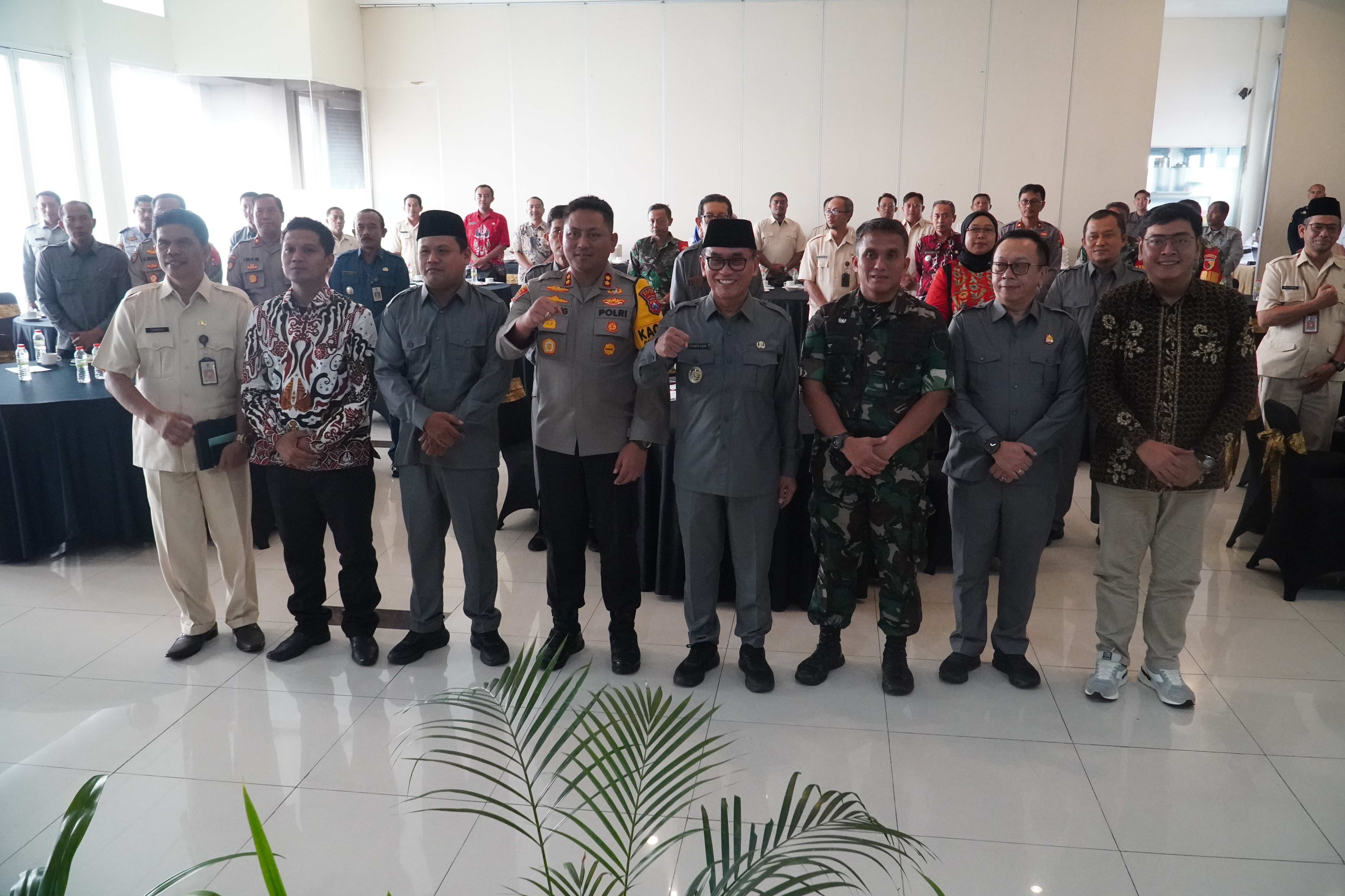 21 November 2024 - Rakor Kesiapan PILKADA SERENTAK Tahun 2024 di Ruang LELY Hotel PP