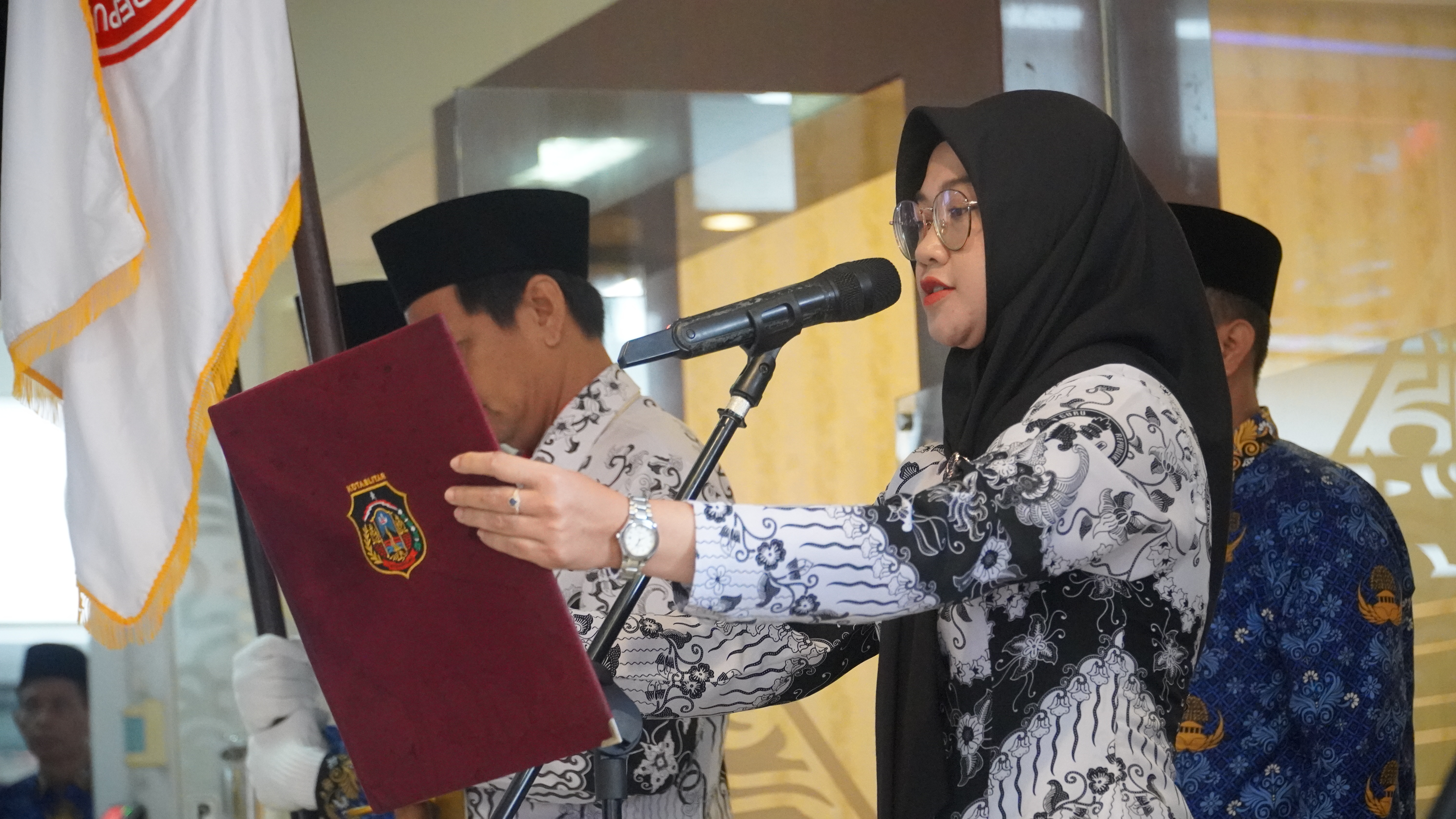 29 November 2024 - Upacara Peringatan HUT KORPRI ke-53 &amp;amp; HUT ke-79 PGRI Tahun 2024 di Halaman Kantor Walikota Blitar
