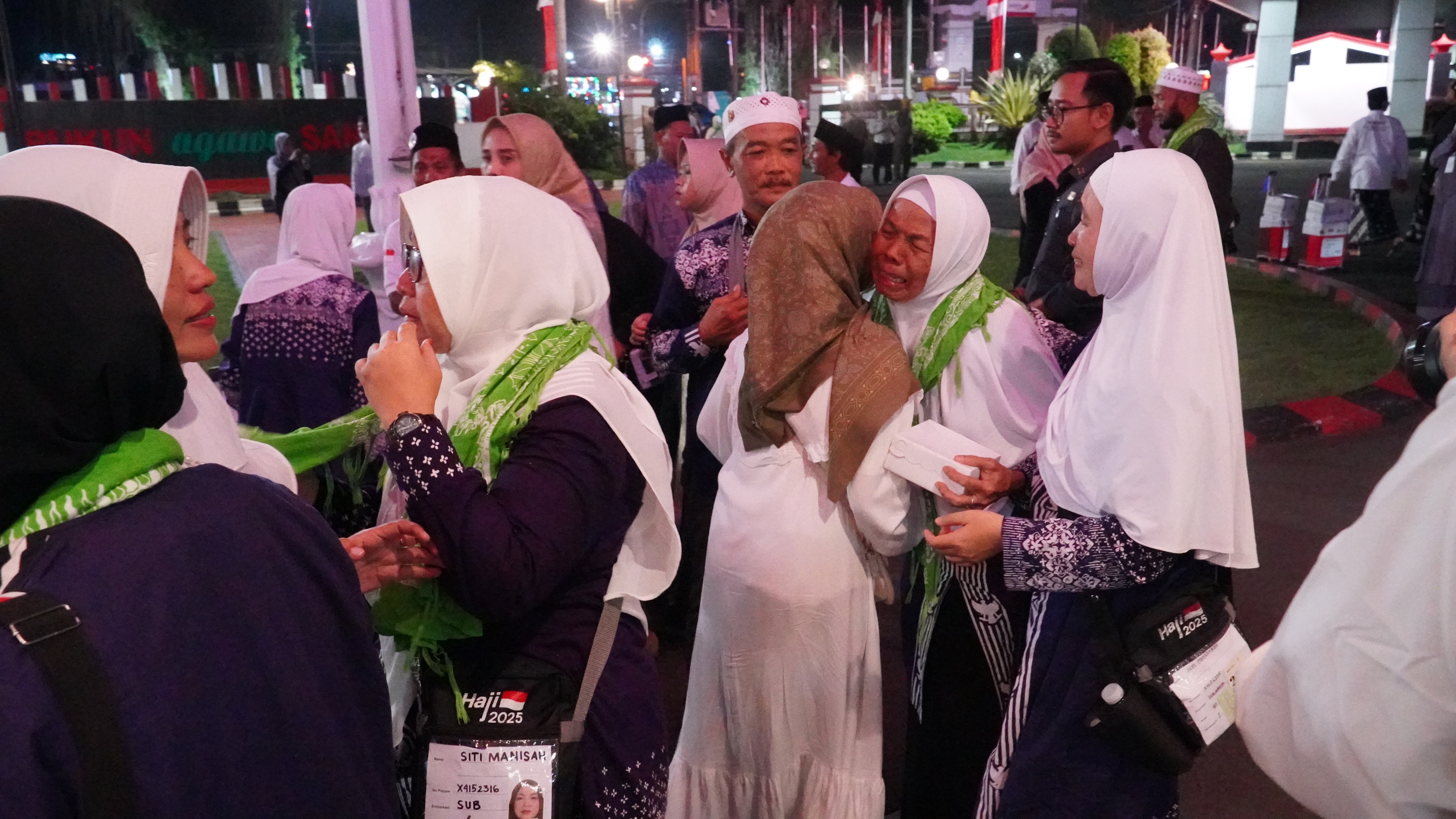25 Juni 2025 - Penyambutan  Jamaah Haji Kloter 26 di halaman Kantor Walikota Blitar
