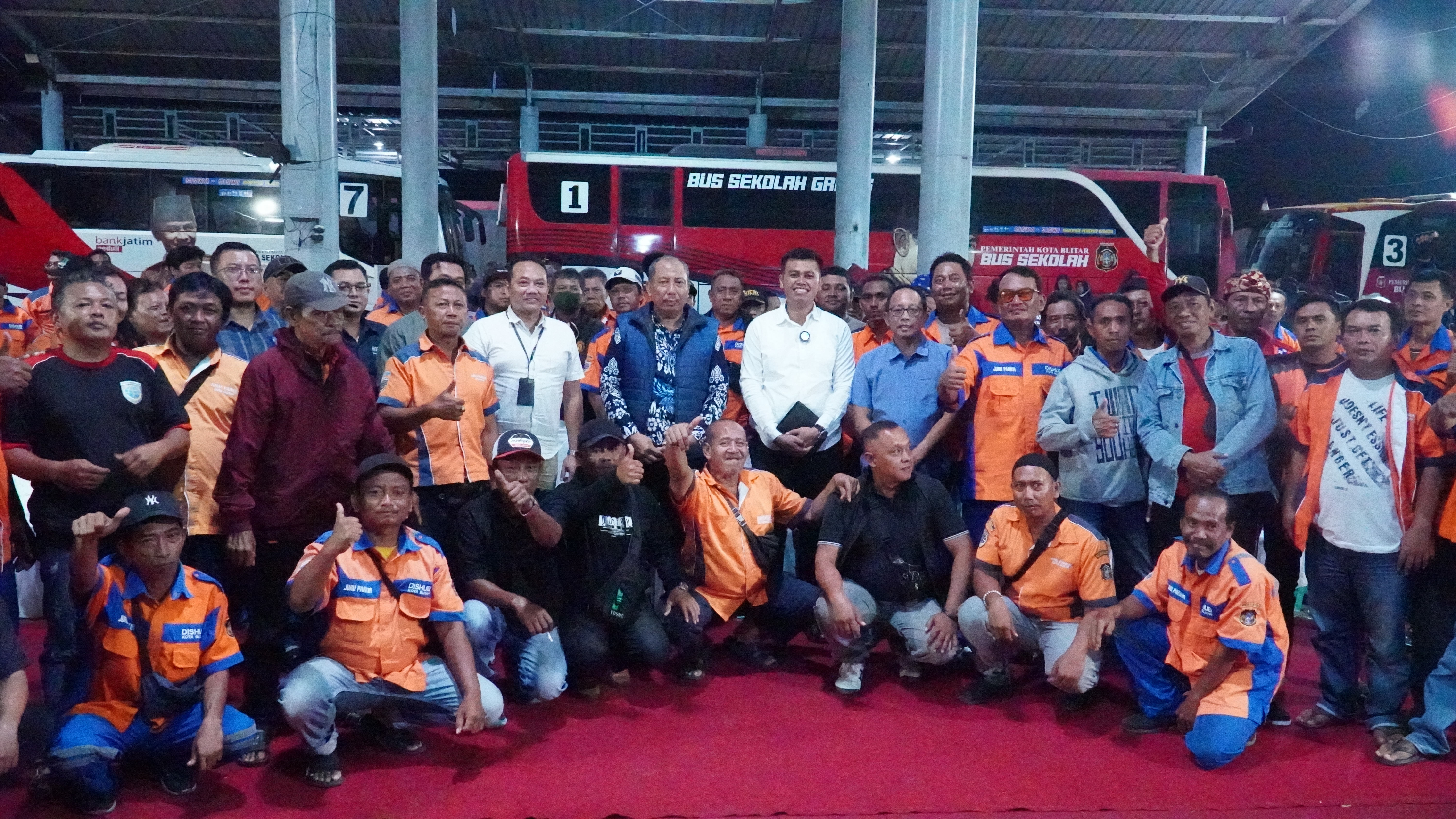 16 Juni 2025 - Jukir Ngopi Bareng MAS WALI di Area Bus Sekolah Dinas Perhubungan