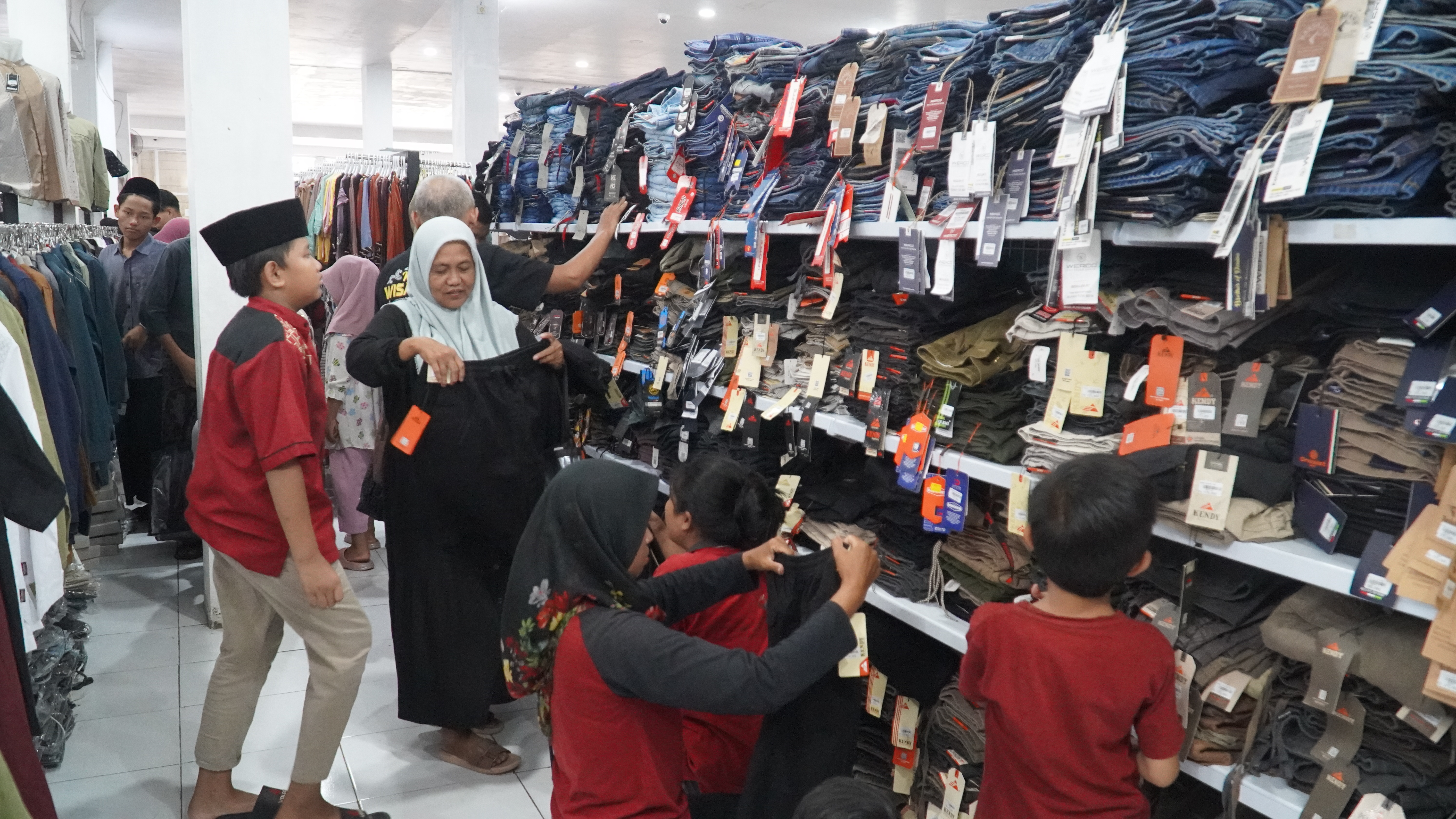 26 Maret 2025 - Orang Tua Asuh Sehari (OASE) di TokoMurah Sae jl.Tanjung &amp;amp; azizah Pakunden