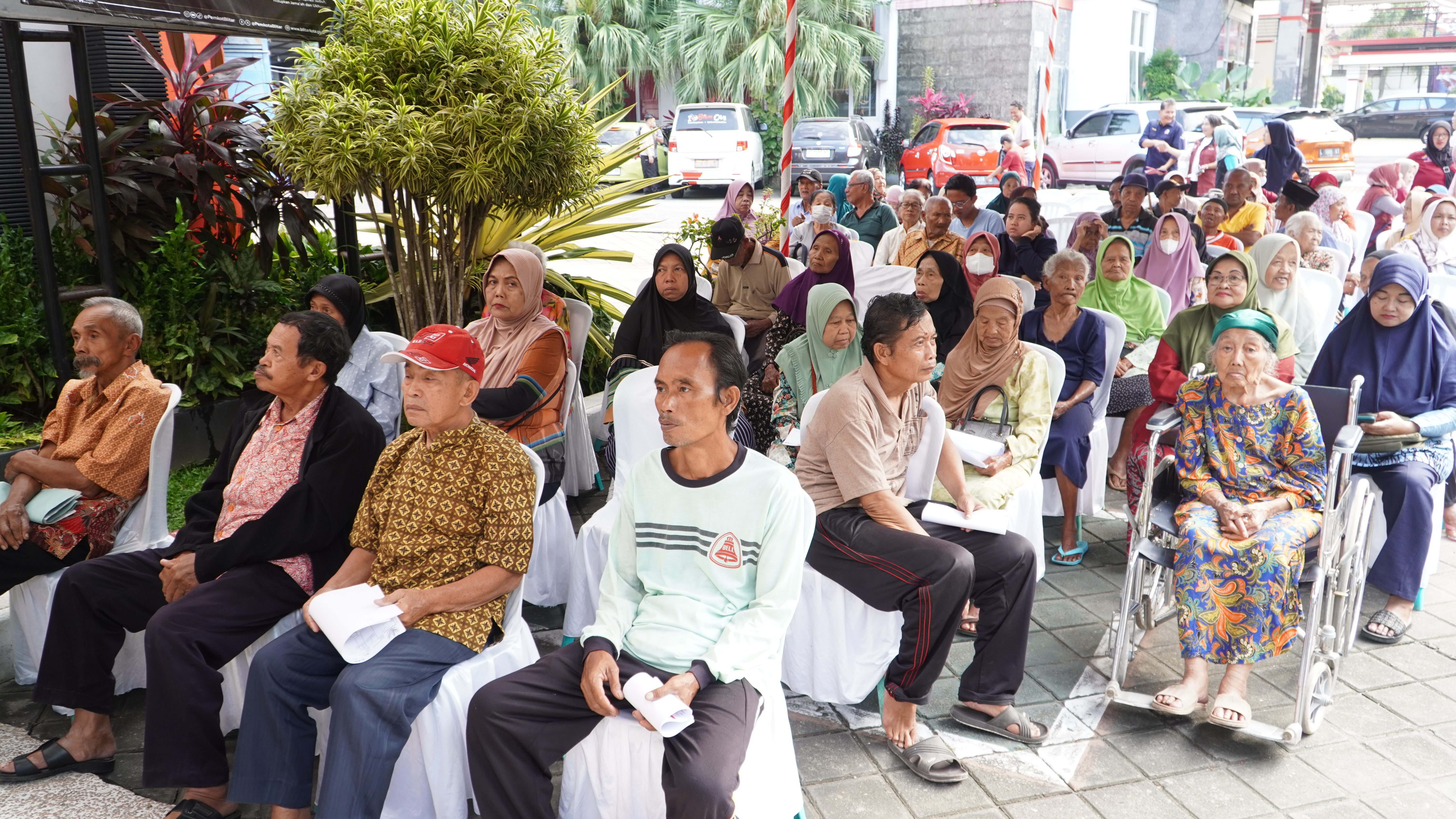 23 Juni 2025 - Penyaluran Bantuan PKH dan ATENSI di Kantor Dinas Sosial