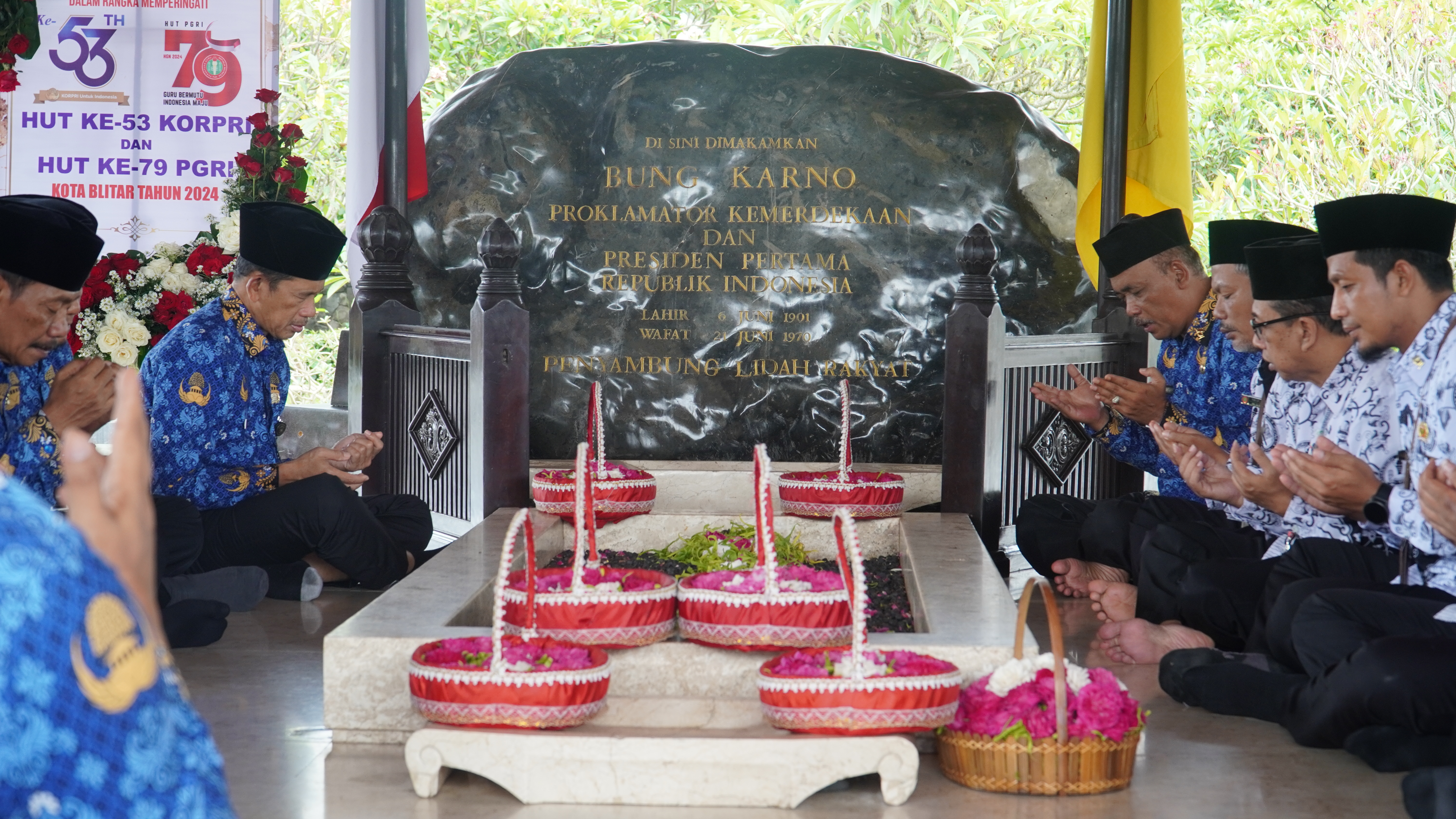 29 November 2024 -  Upacara Ziarah Tabur Bunga HUT ke-53 KORPRI &amp;amp; HUT PGRI ke-79 di MBK
