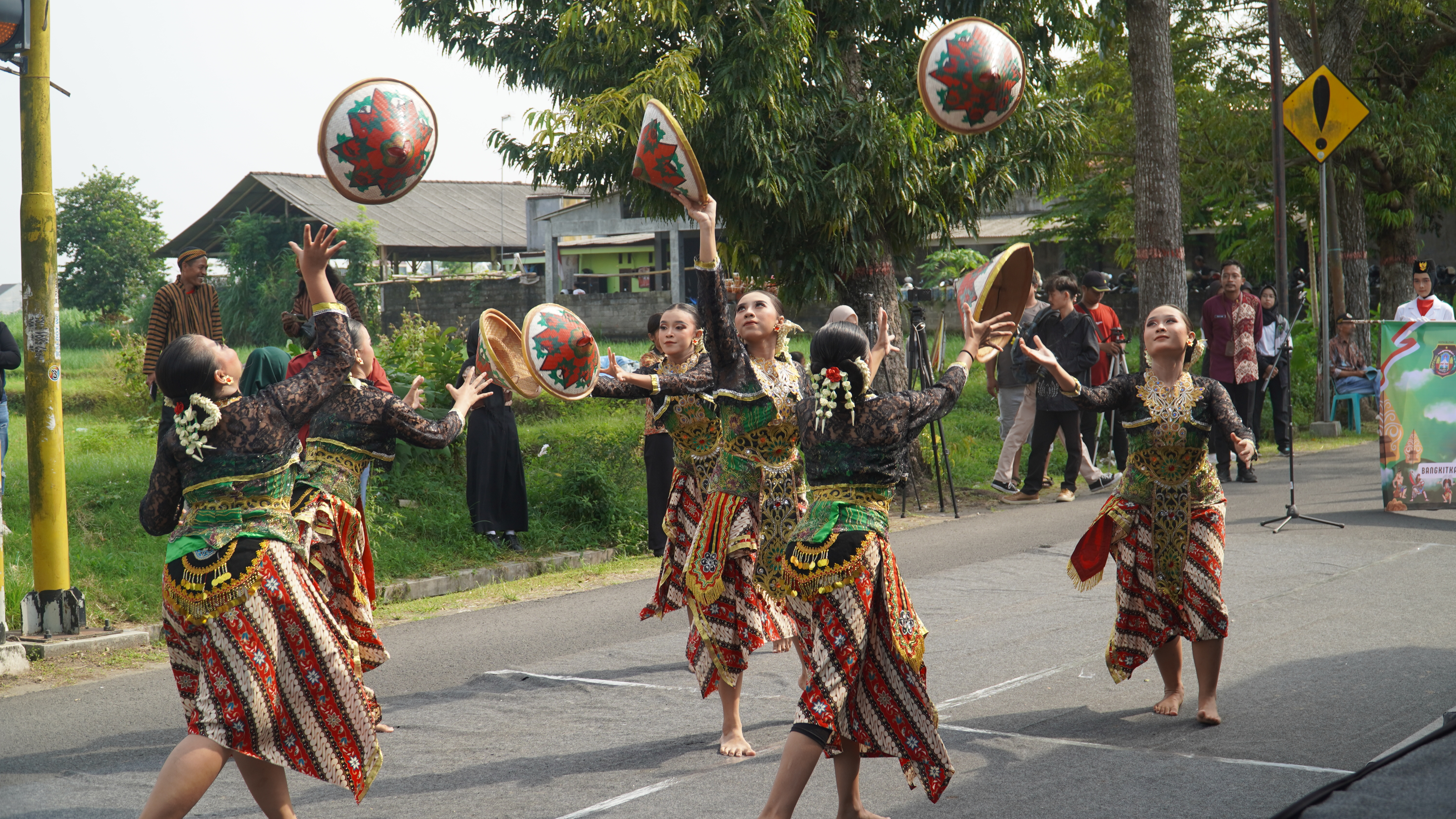 22 Mei 2025 - Kirab Budaya Bersih Desa Kelurahan Pakunden