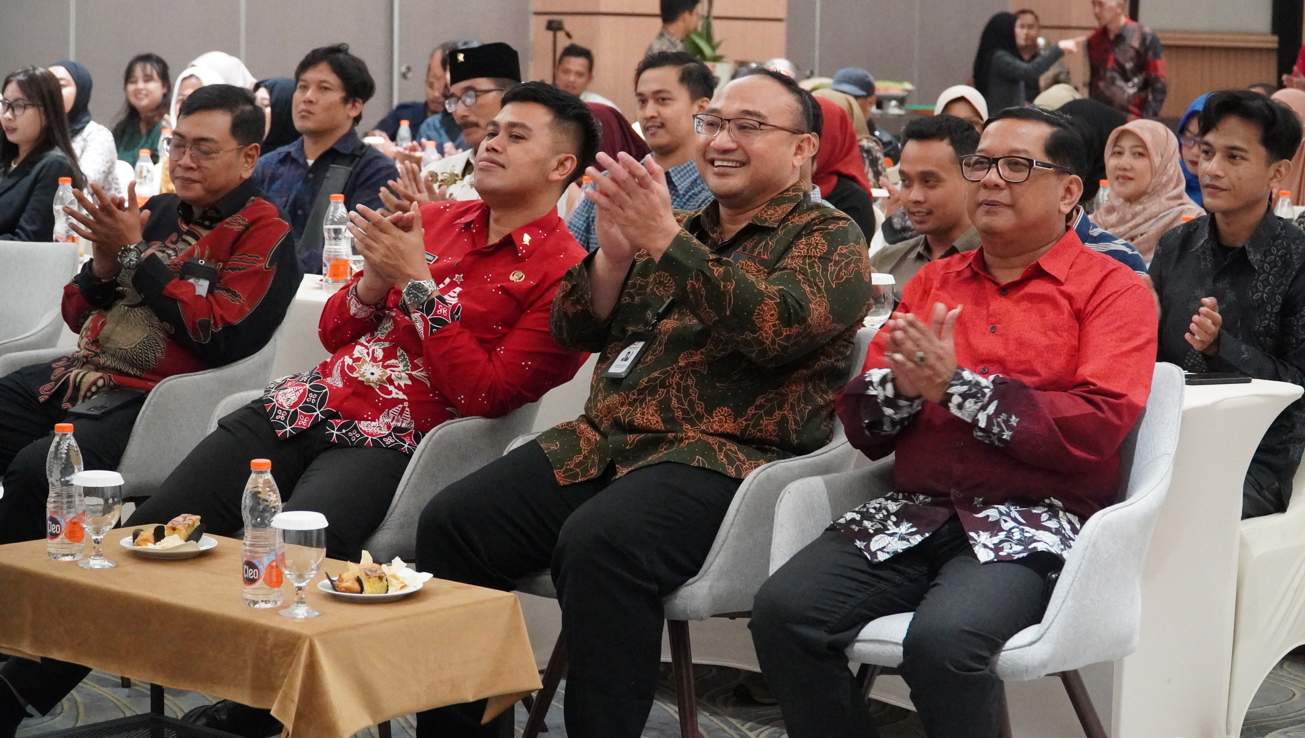 25 September 2025 - Sosialisasi dan Pendidikan Pemilih di Ballroom Hotel Santika