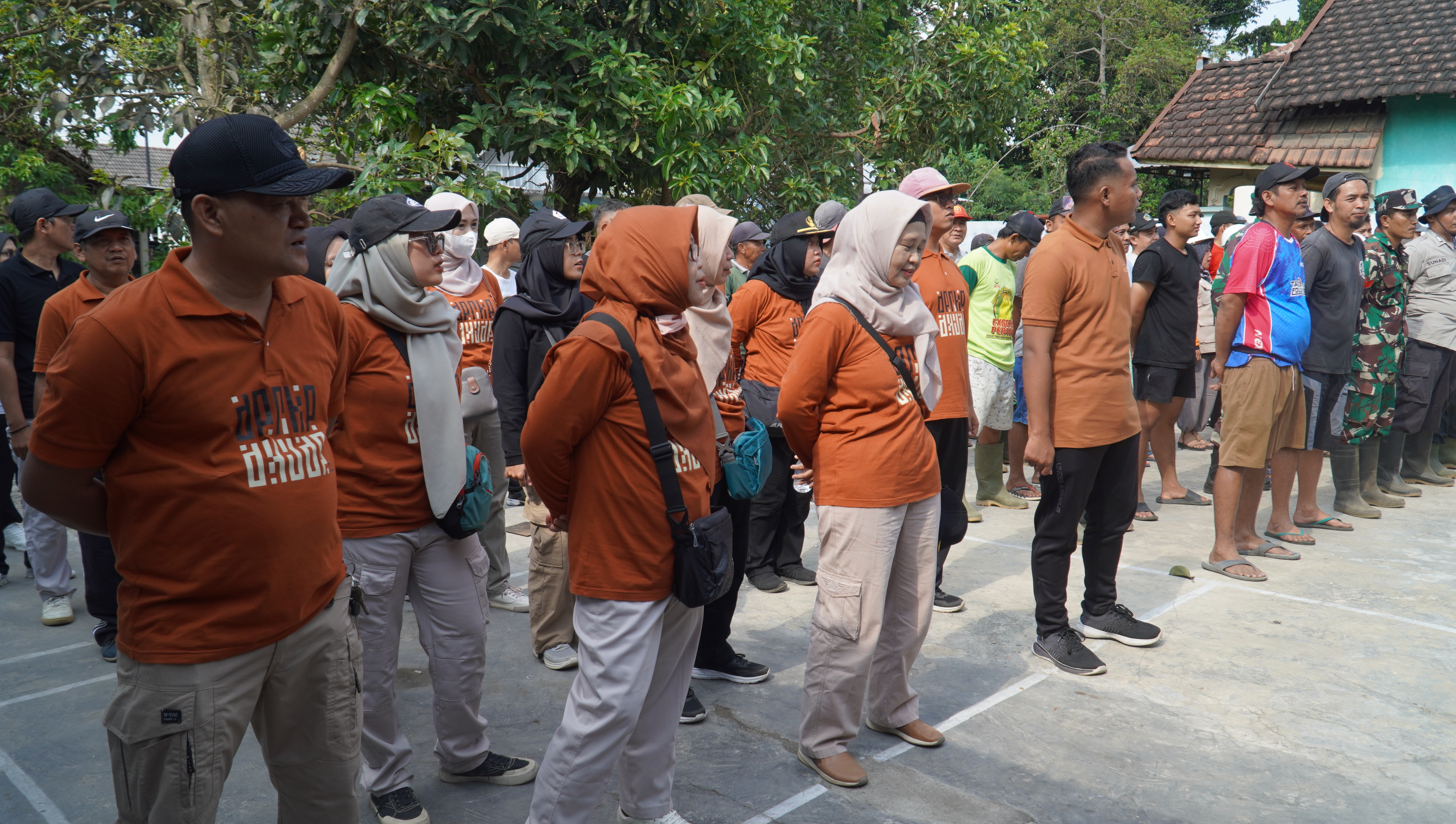 10 Oktober 2025-Sayan Pembersihan Saluran Drainase Lingkungan bersama Warga Kel.Tanjungsari di RT02 RT 03 RW 04 Lingkungan JOSENAN Tanjungsari