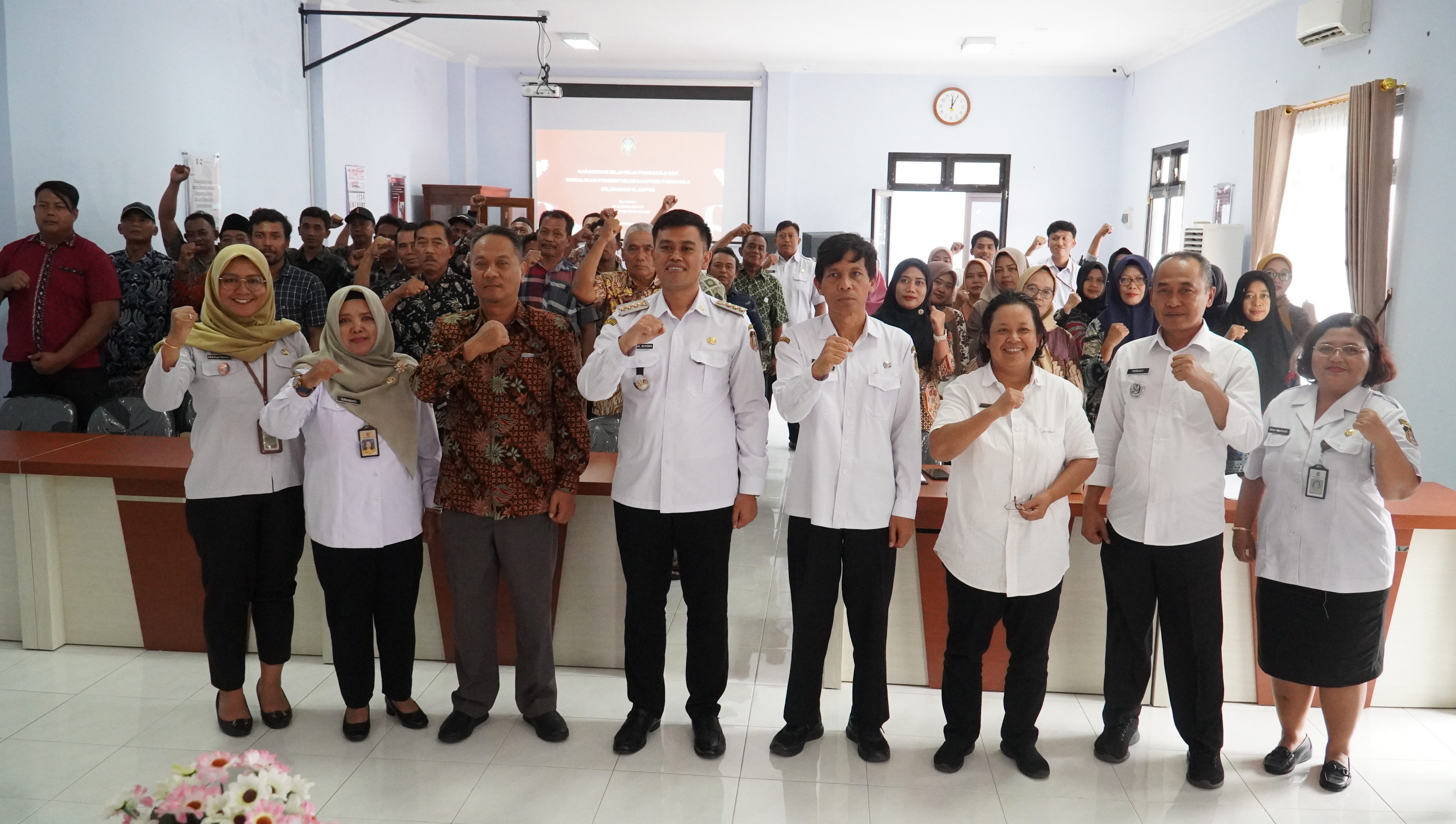 29 Oktober 2025 - Sarasehan Nilai-nilai PANCASILA dan Wawasan Kebangsaan kepada Tokoh Masyarakat Kelurahan Klampok di Aula Kesbangpol