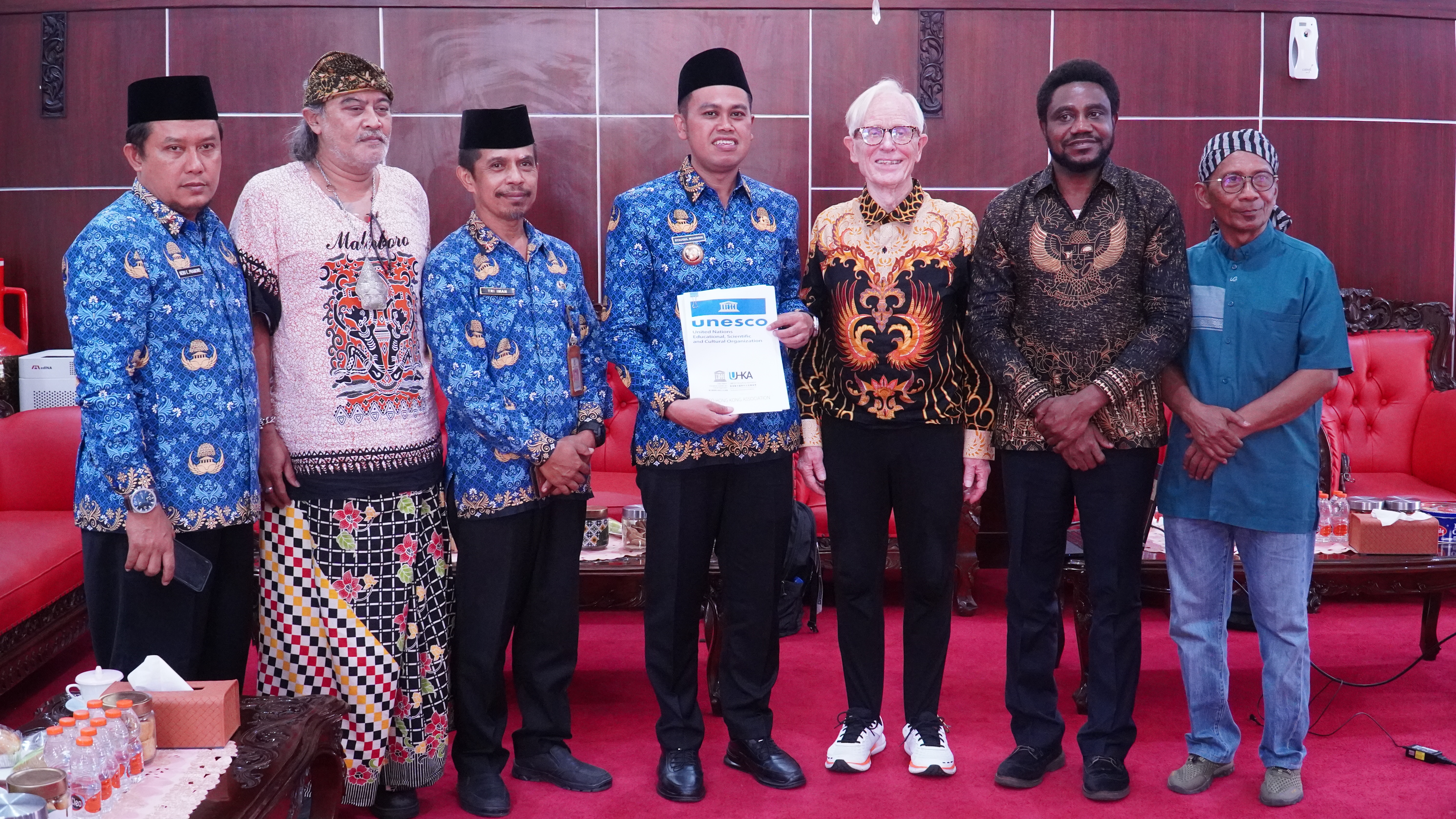 17 Juni 2025 - Menerima Prof.Jocobus Rood dr UNESCO Hongkong &amp;amp; Mr.Eugene dari W2 Point di Rumah Dinas Walikota Blitar