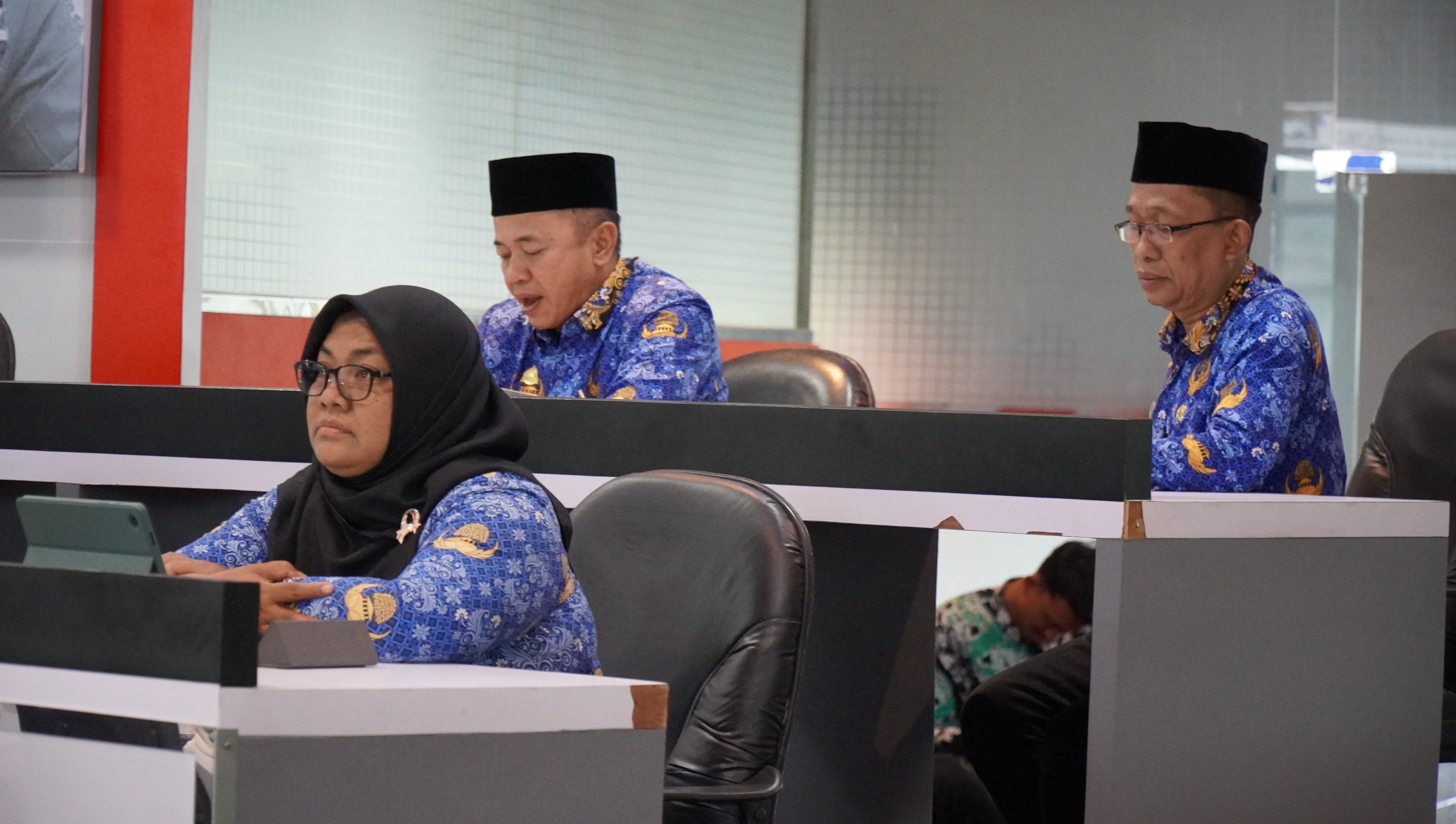 1 Desember 2025 - Zoom Meeting Rakor Antisipasi Momentum NATARU bersama MENDAGRI di Ruang ISC Diskominfotik