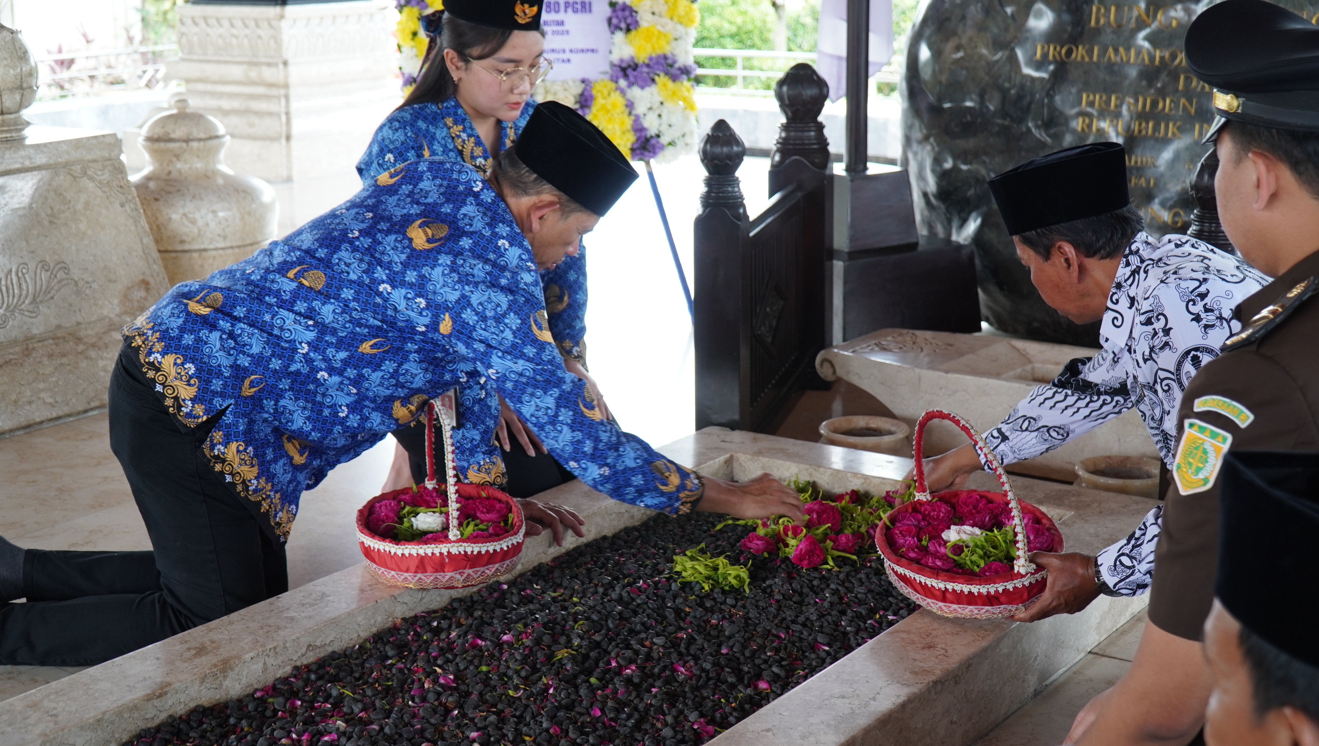 1 Desember 2025 - Upacara Peringatan HUT K-54 KORPRI &amp;amp;amp; HUT K-80 PGRI Pemkot Blitar Tahun 2025