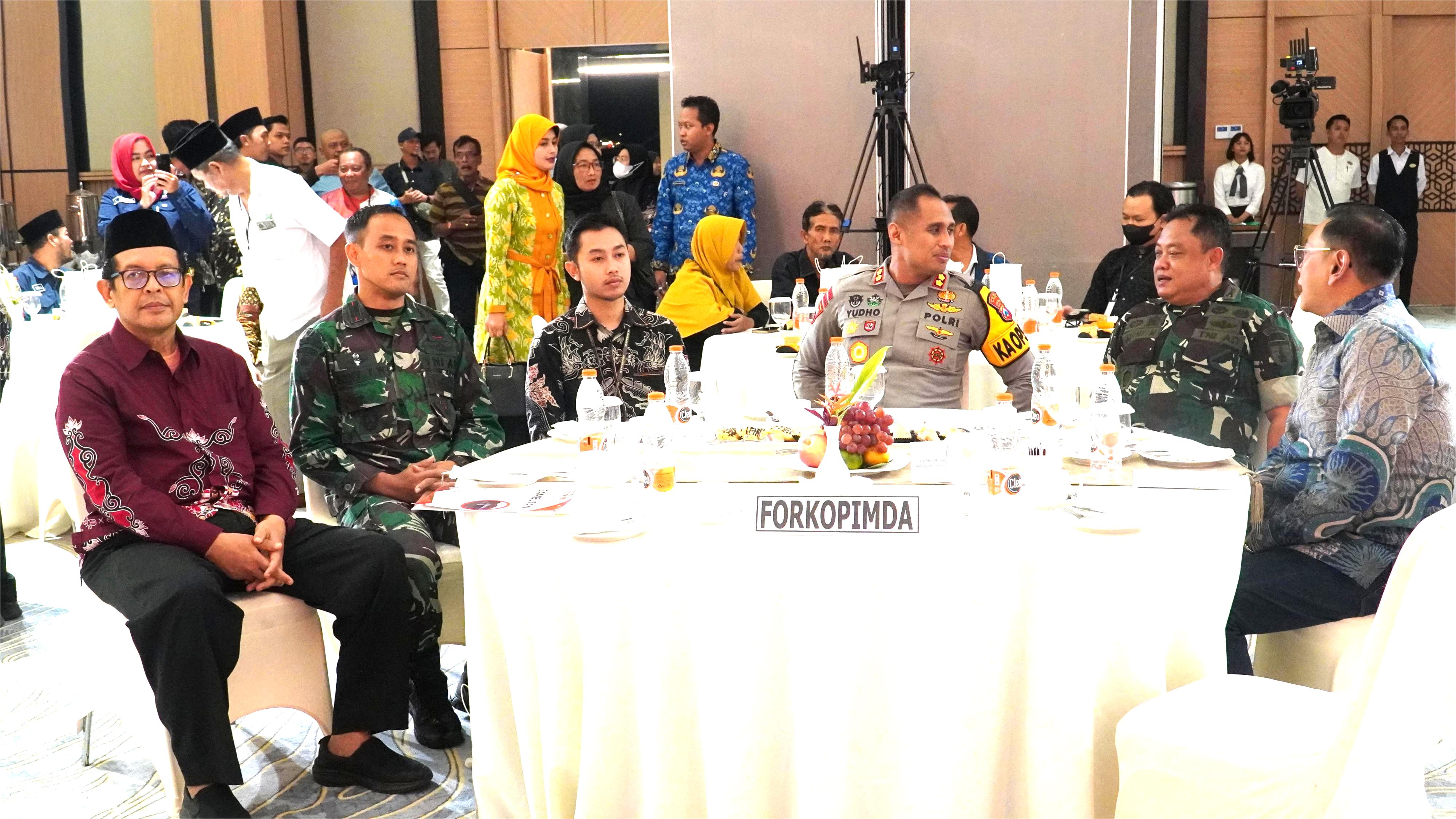 7 Februari 2025 - Penyampaian Keputusan KPU Kota Blitar Penetapan Pasangan Calon Walikota &amp;amp; Wakil Walikota Pemilihan Serentak Tahun 2024