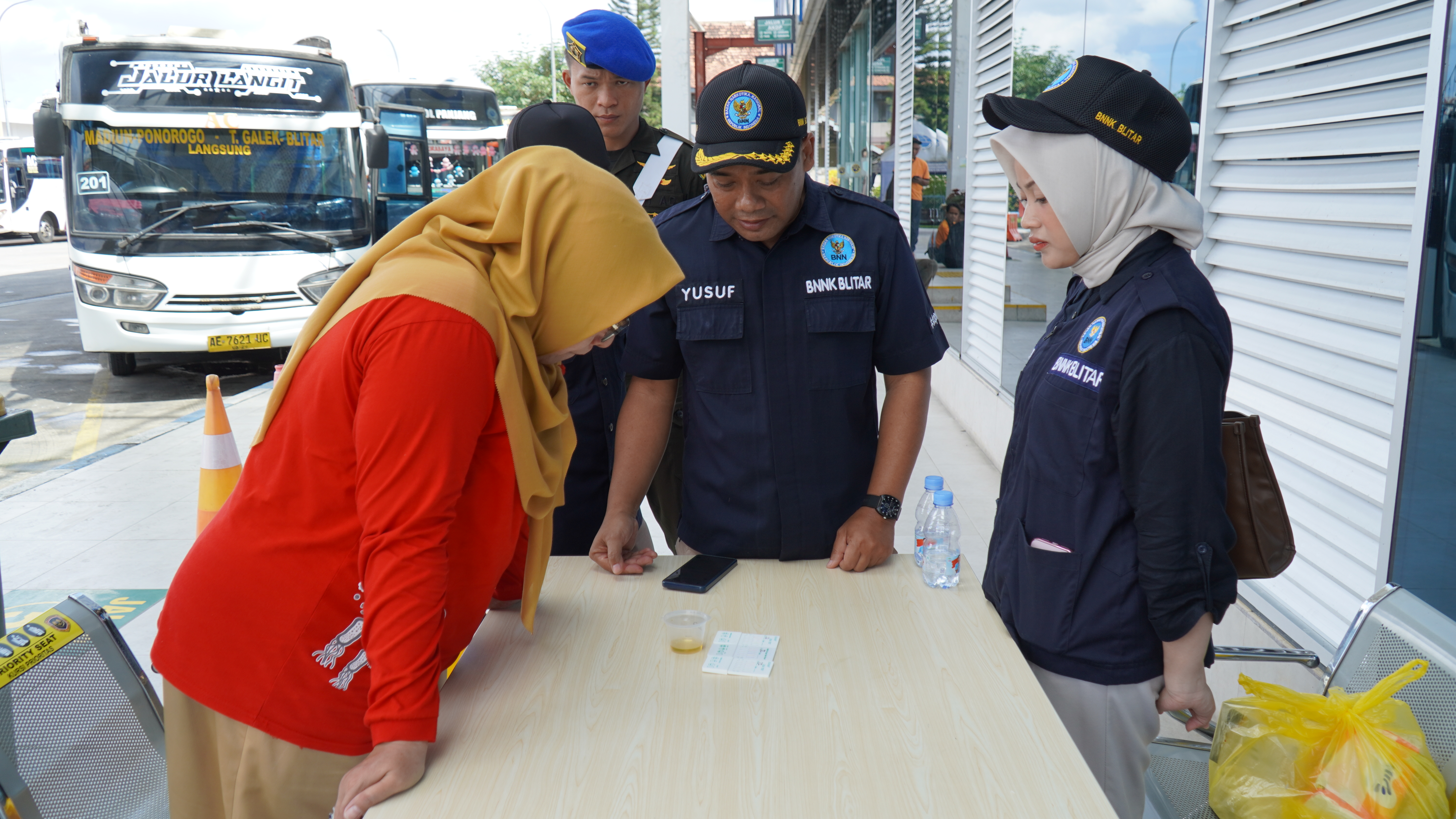 23 Desember 2025- Uji Urine Awak Kendaraan Angkutan Umum di Terminal Tipe A Patria Kota Blitar