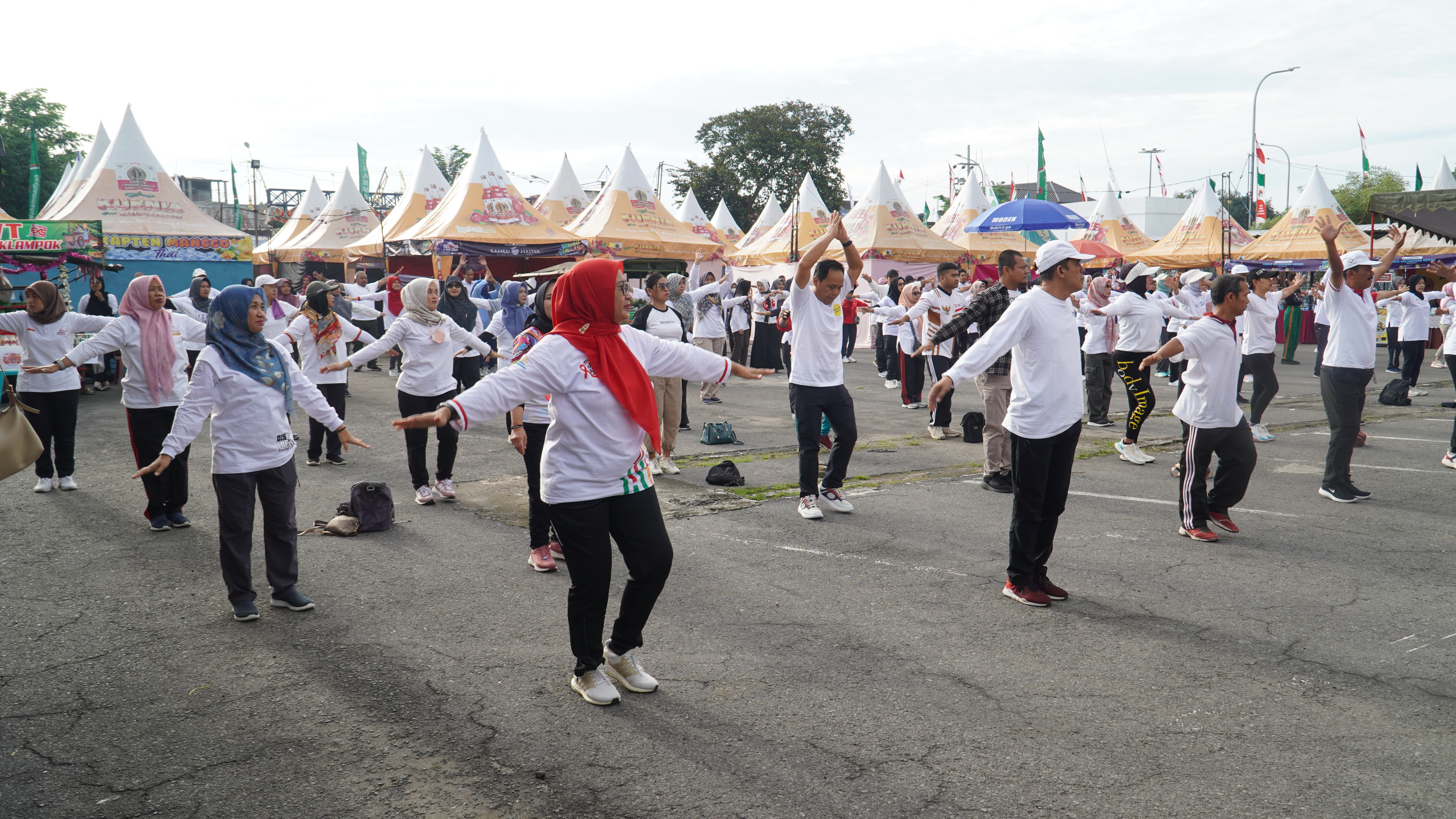 27 Desember 2024 - Senam bersama ASN PEMKOT BLITAR di terminal Patria