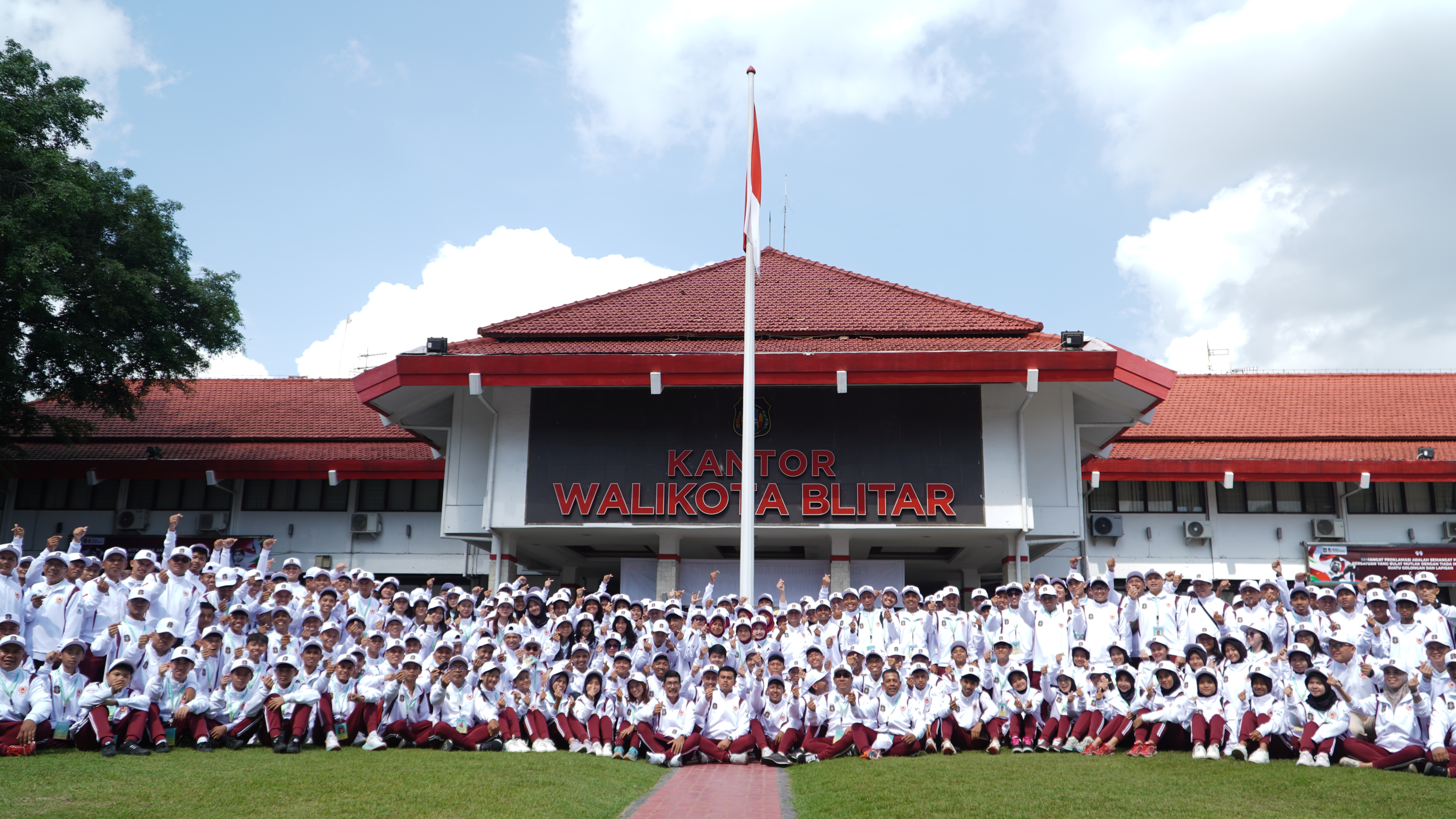 23 Juni 2025 - Pemberangkatan Kontingen Kota Blitar menuju Porprov Jatim IX 2025 di Halaman Kantor Walikota