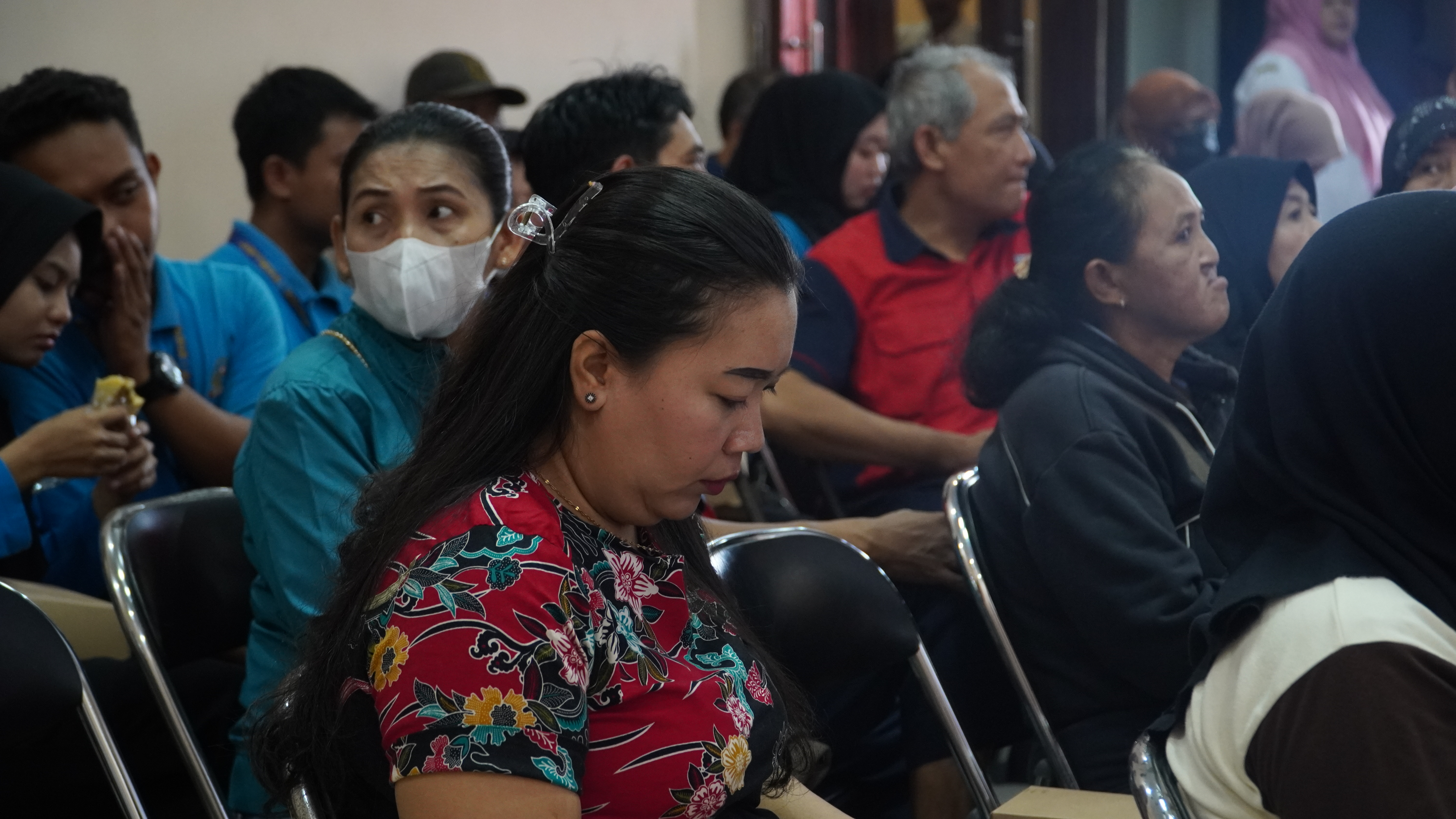 4 Desember 2024 -  Penyerahan Bantuan Alat Usaha dan BLT dari DBHCHT Tahun 2024 di aula DINSOS
