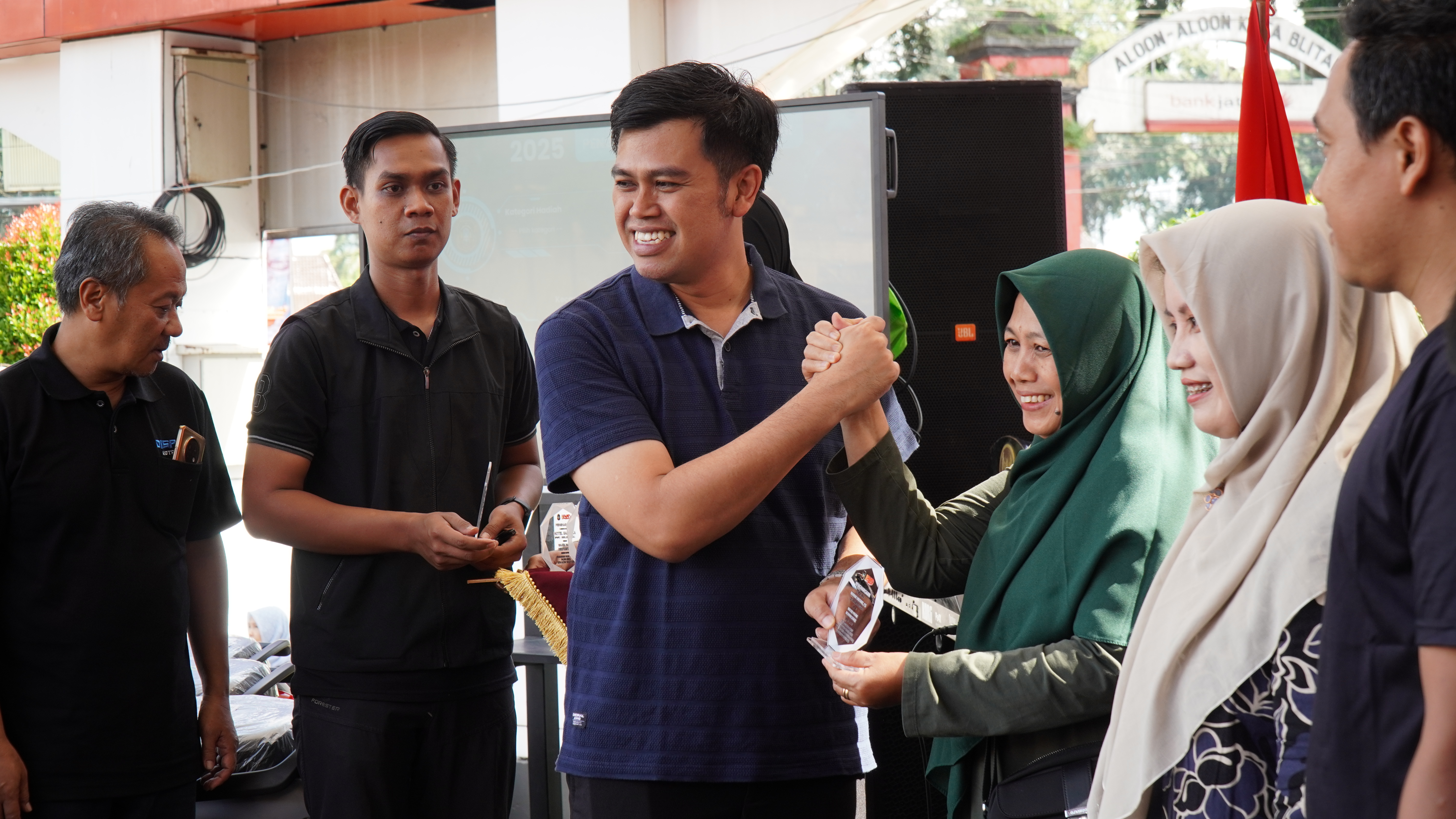 11 Desember 2025- Senam Pagi &amp;amp; Gebyar Apresiasi Pajak Daerah &amp;amp; Undian PBB -P2 Kota Blitar Tahun 2025