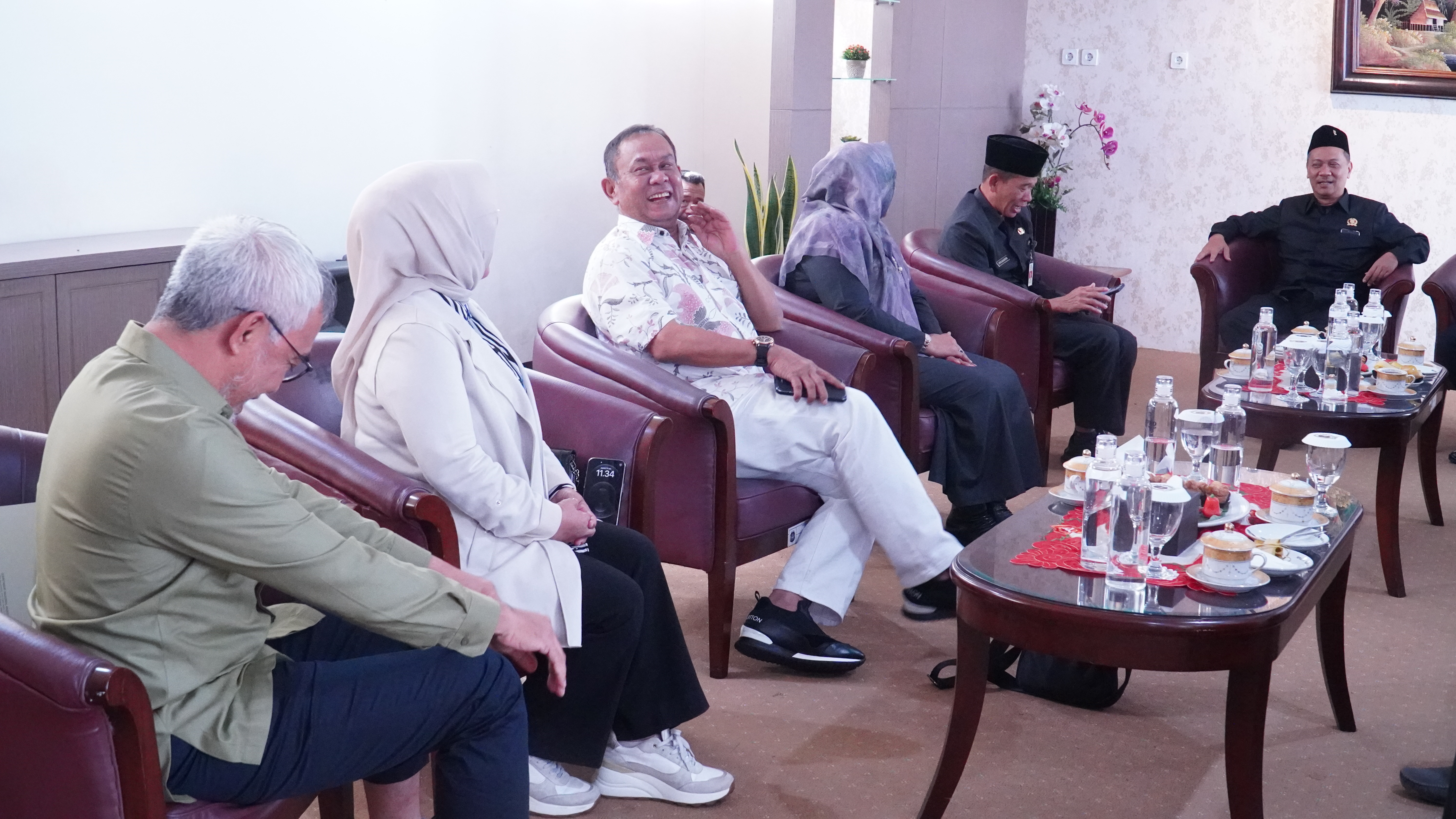17 Juli 2025-Penerimaan Kunjungan DPN ASDEKSI di Ruang Transit Kantor DPRD