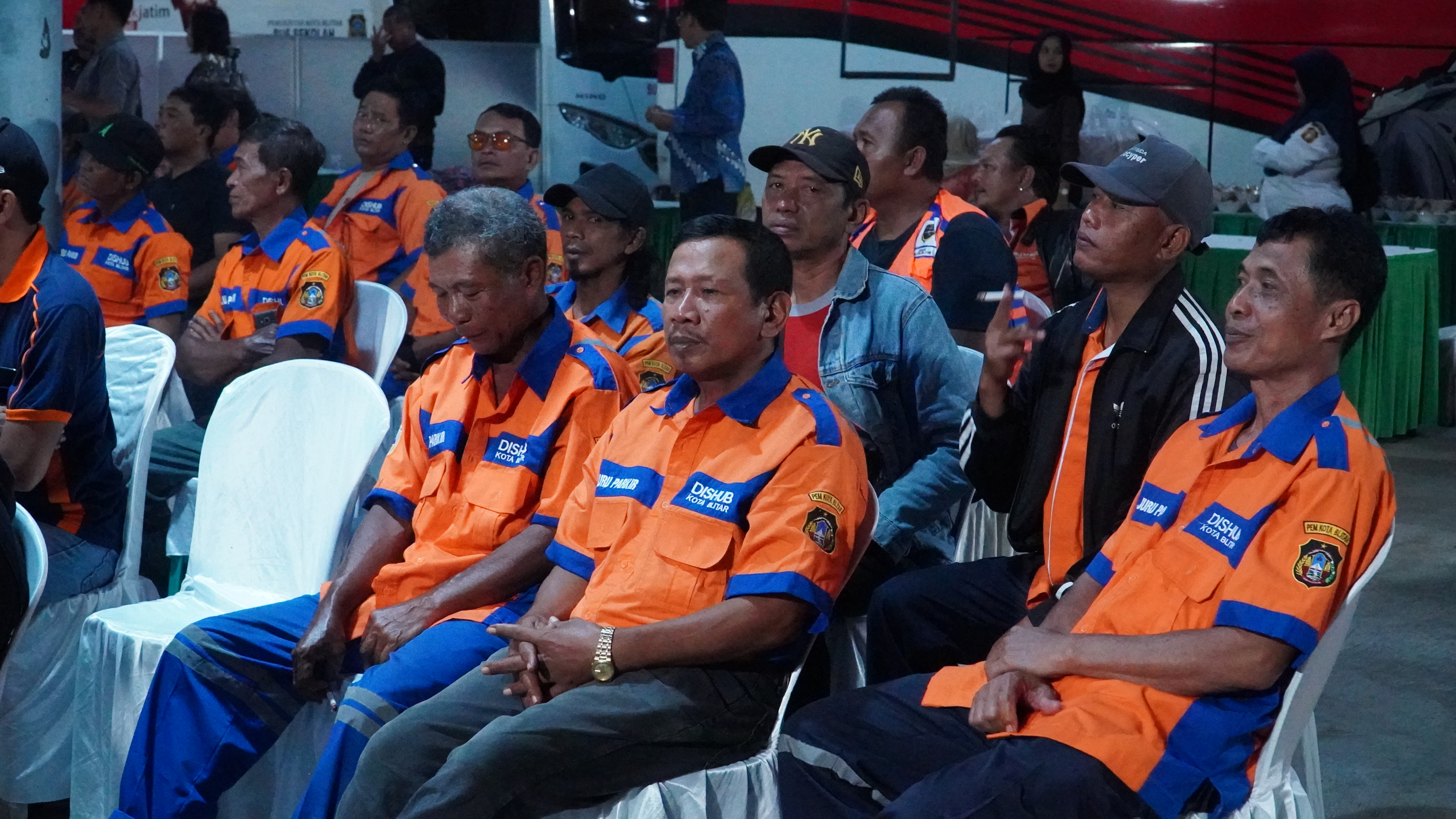 16 Juni 2025 - Jukir Ngopi Bareng MAS WALI di Area Bus Sekolah Dinas Perhubungan