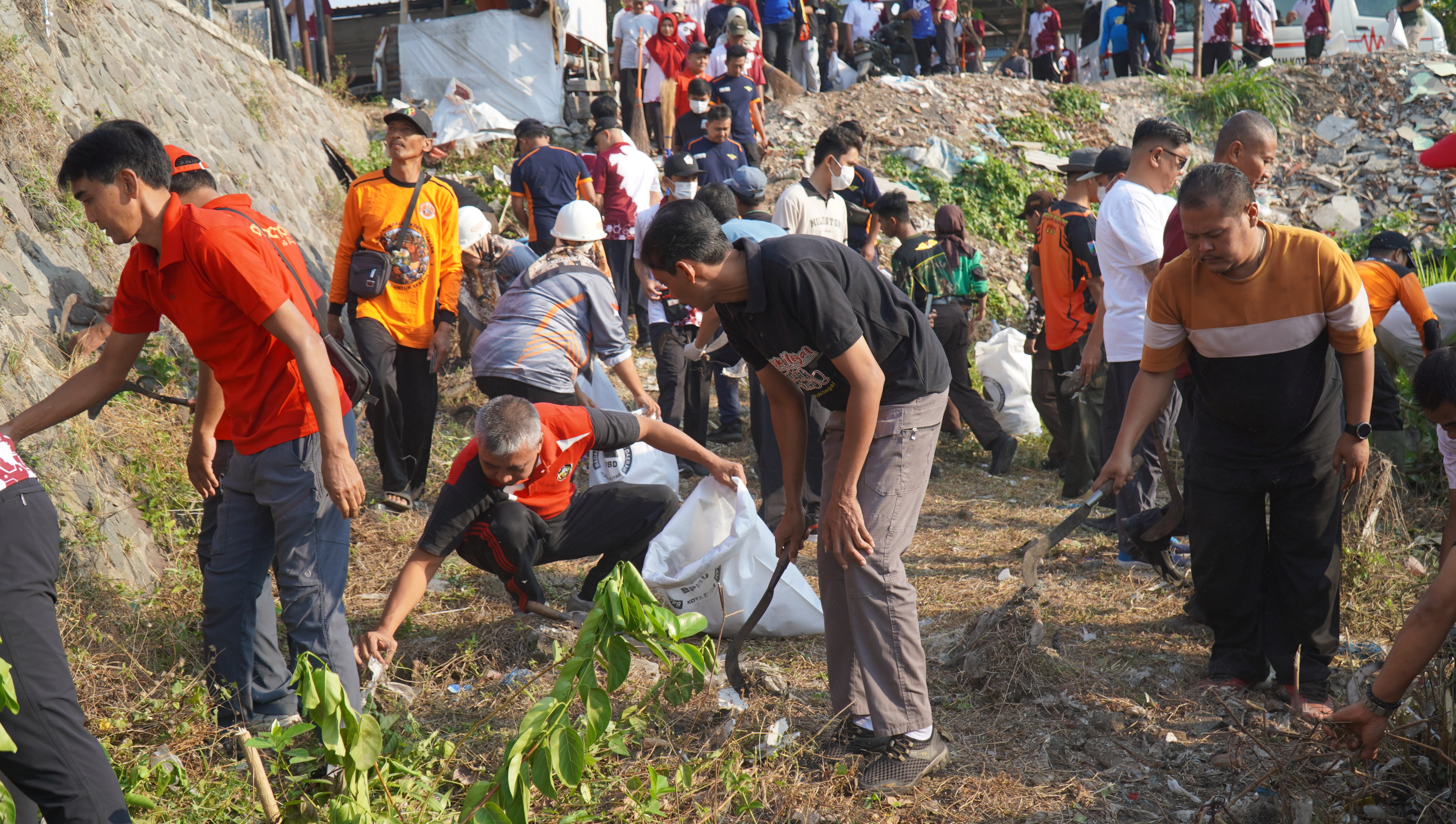 18 jum'at Gerakan Indonesia ASRI & Apel WORDL CLEAN UP DAY di Sungai Kali Lahar Jl.Bakung Sukorejo