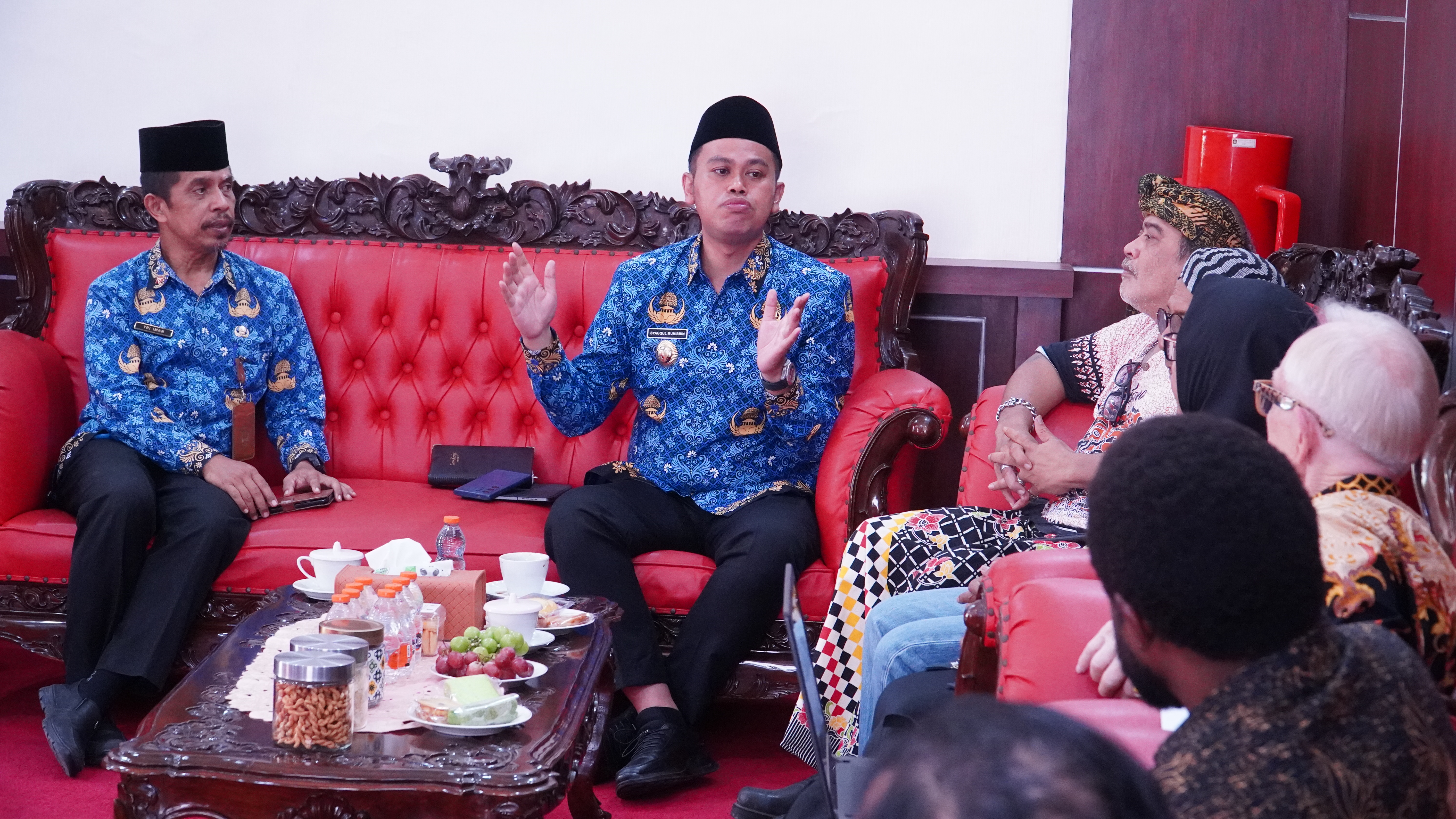 17 Juni 2025 - Menerima Prof.Jocobus Rood dr UNESCO Hongkong &amp;amp; Mr.Eugene dari W2 Point di Rumah Dinas Walikota Blitar