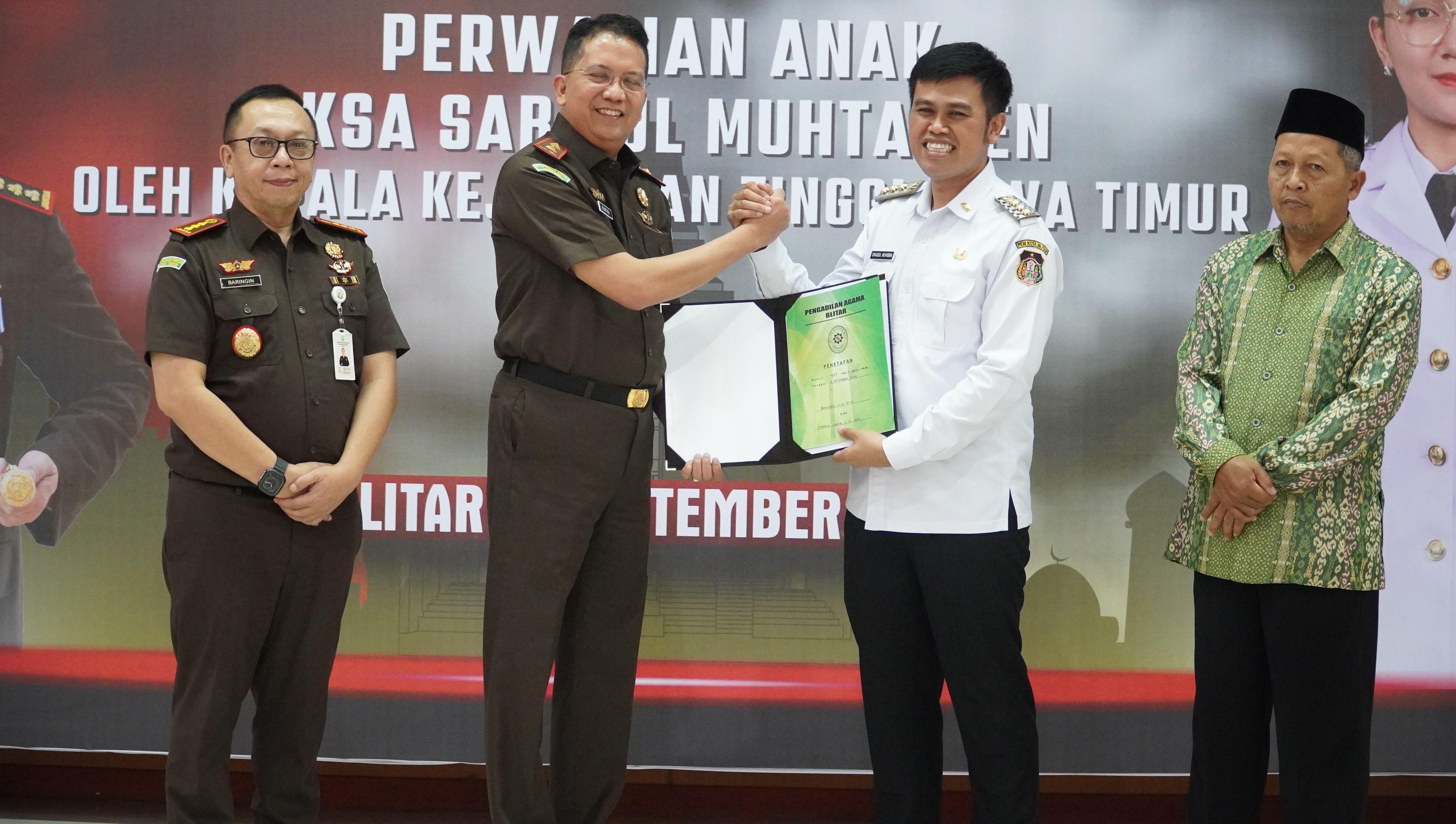 17 September 2025-Penyerahan Penetapan Perwalian Anak LKS Sabillul Muhtadien oleh Kajati Jatim kepada Wali Kota Blitar