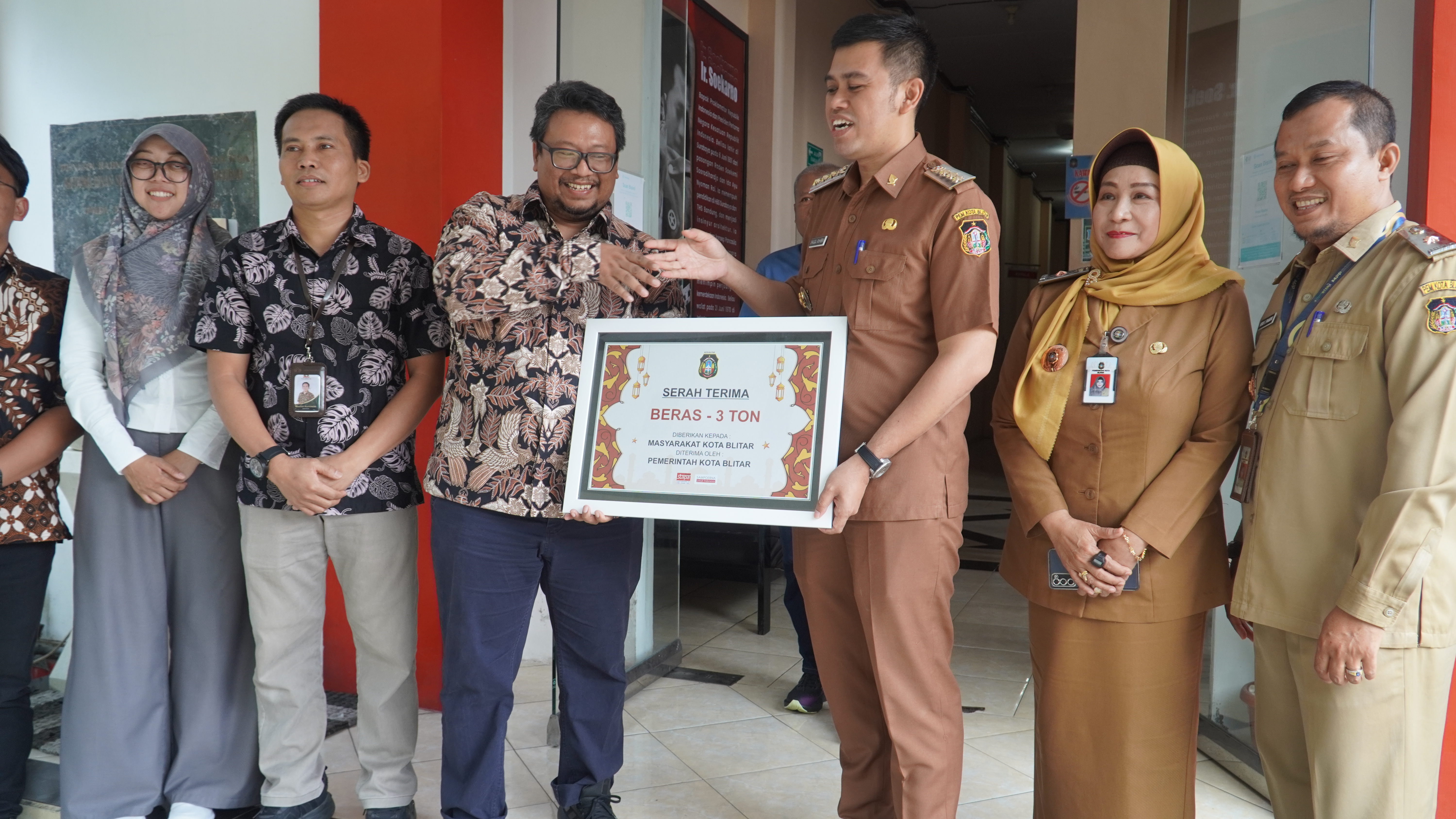 24 Maret 2025 - Serah terima Plakat beras 3 ton dari Sampoerna ke Pemkot Blitar