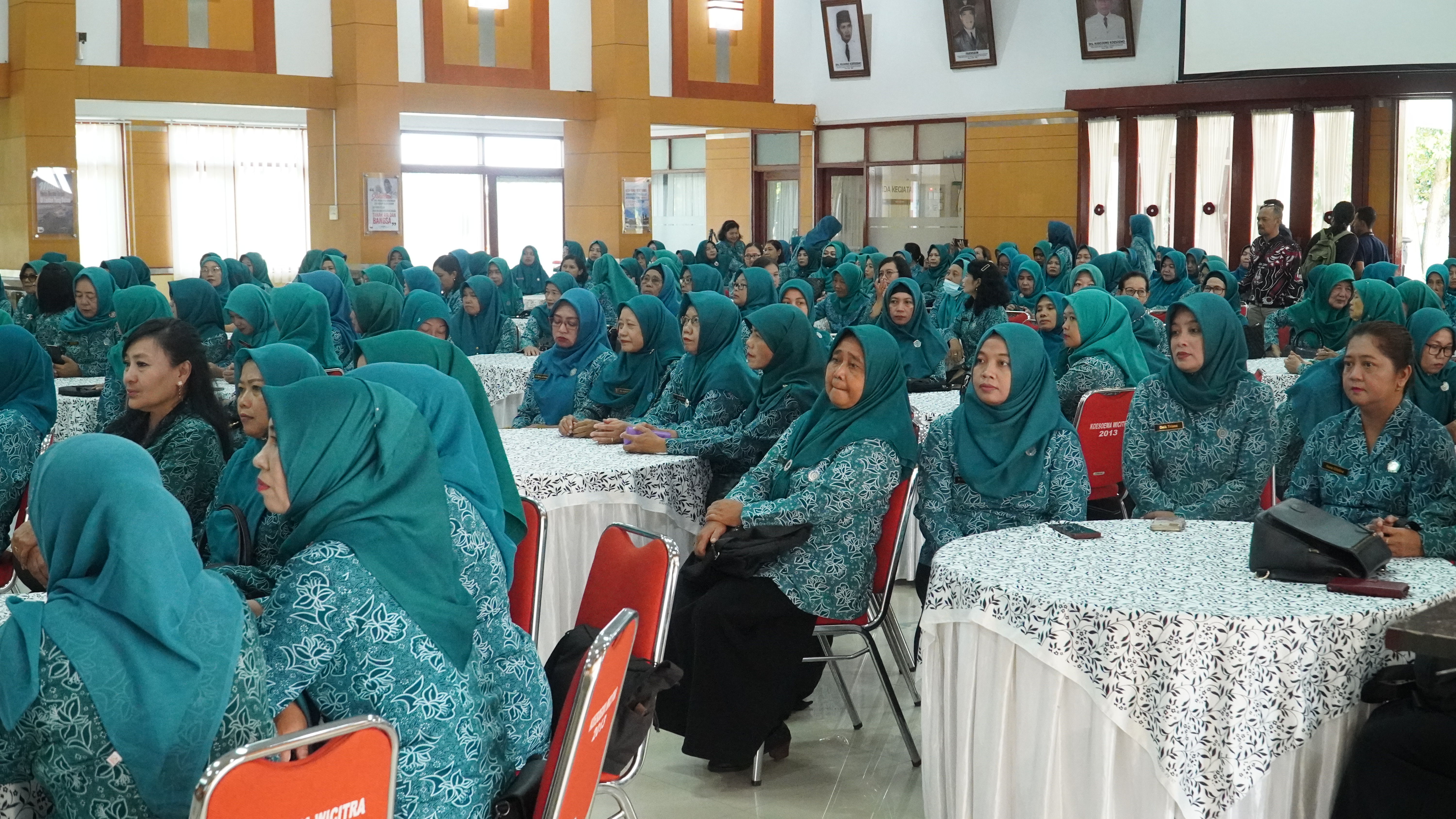 21 Maret 2025 - Pembagian Bingkisan kepada Pengurus PKKse-Kota Blitar