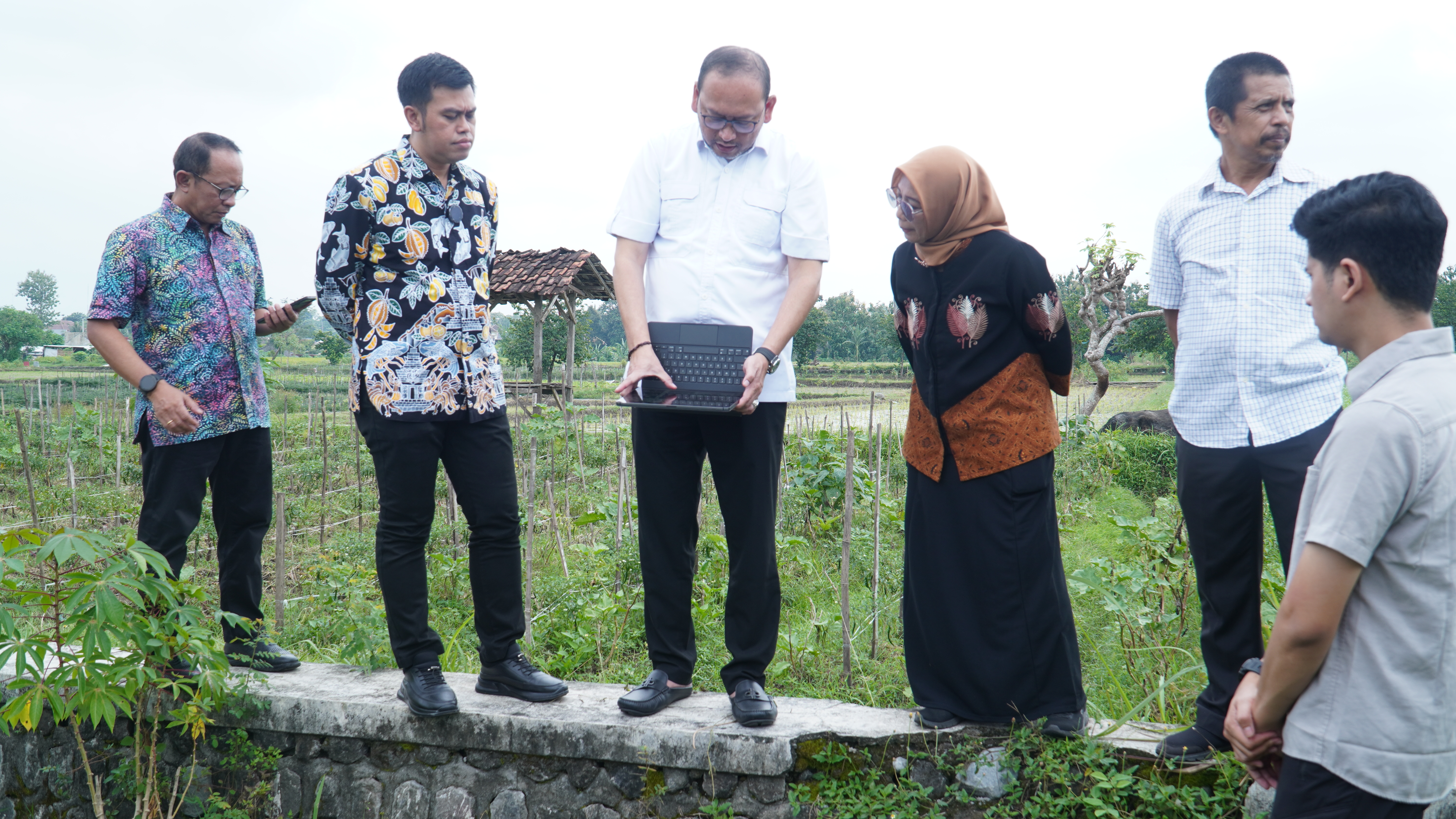 17 Mei 2025 - Kunjungan SEKJEN KEMENSOS RI  Bapak Roben Ricco di exs SMPN 6 &amp;amp; Lapangan Kauman