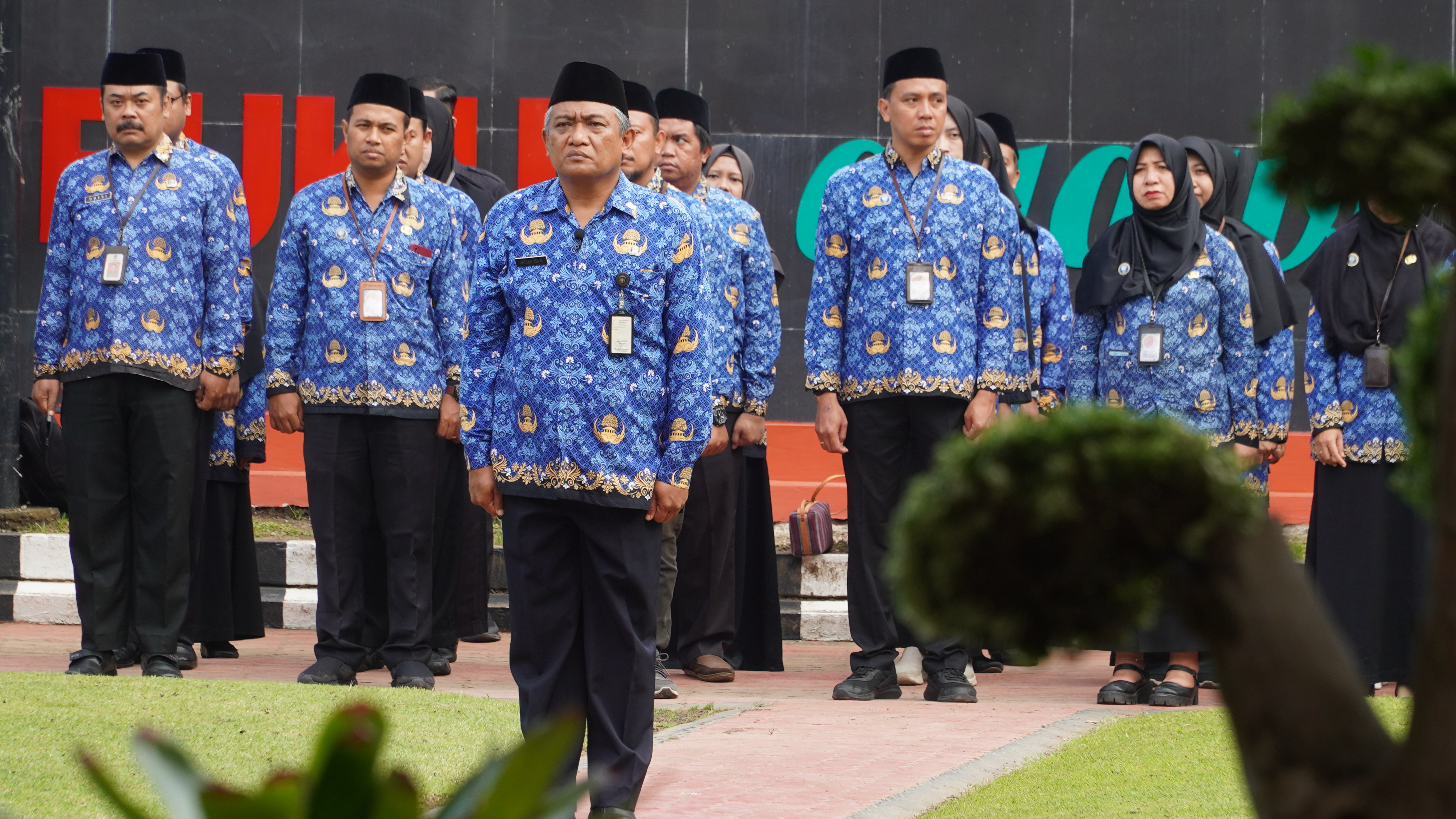 17 Januari 2025 - Upacara Rutin Tanggal 17 Bulan Januari 2025 dan Penyerahan Penghargaan Pengelolaan Data Statistik Sektoral