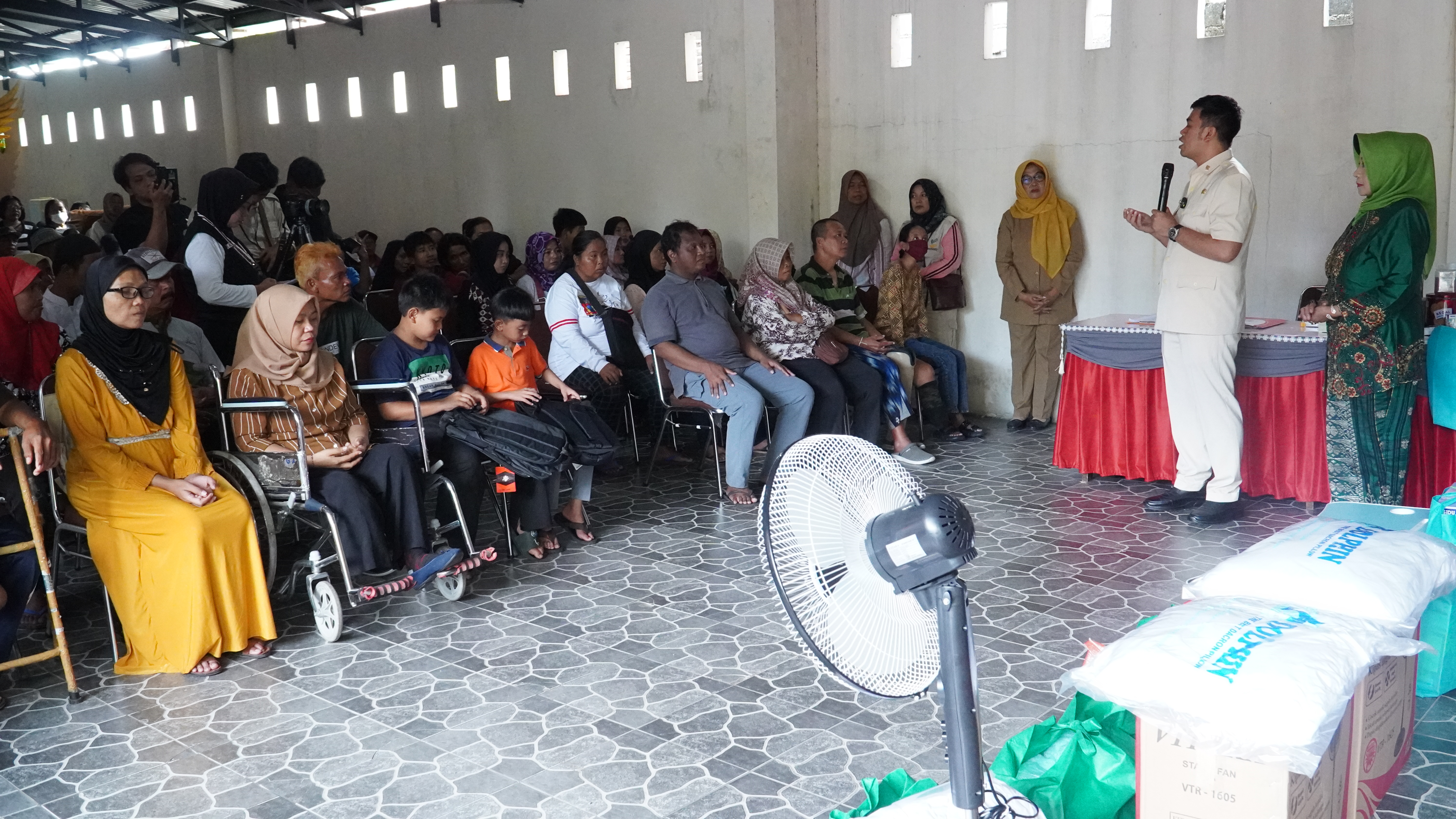 21 April 2025 - Penyaluran Bantuan Atensi PEMERLU PELAYANAN KESEJAHTERAAN SOSIAL (PPKS) Kluster Disabilitas &amp;amp; Anak  di DINSOS