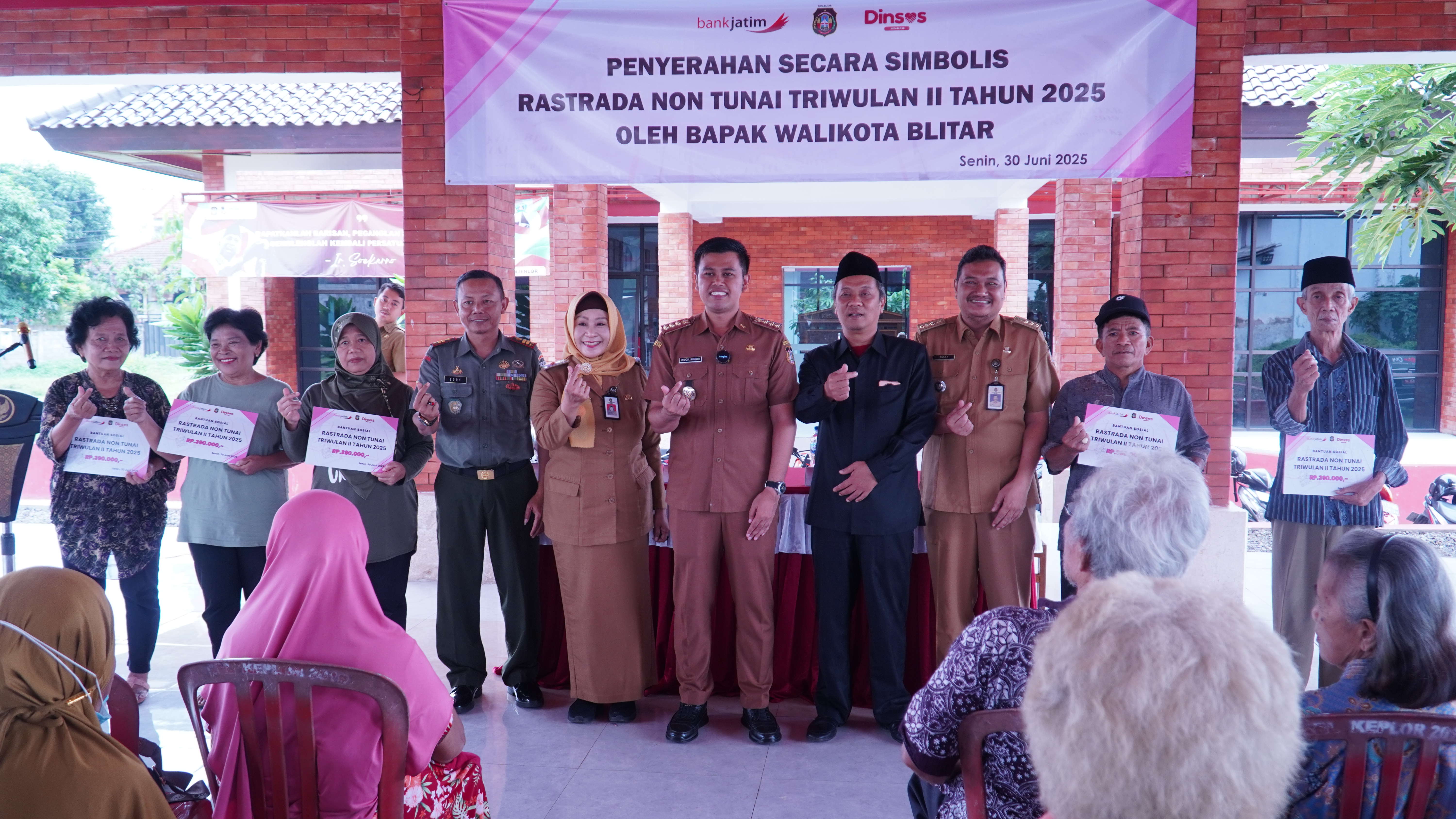 30 Juni 2025 - Penyerahan simbolis RASTRADA NON TUNAI di Kelurahan Sukorejo, Kelurahan Kepanjenlor &amp;amp; Kelurahan Bendogerit
