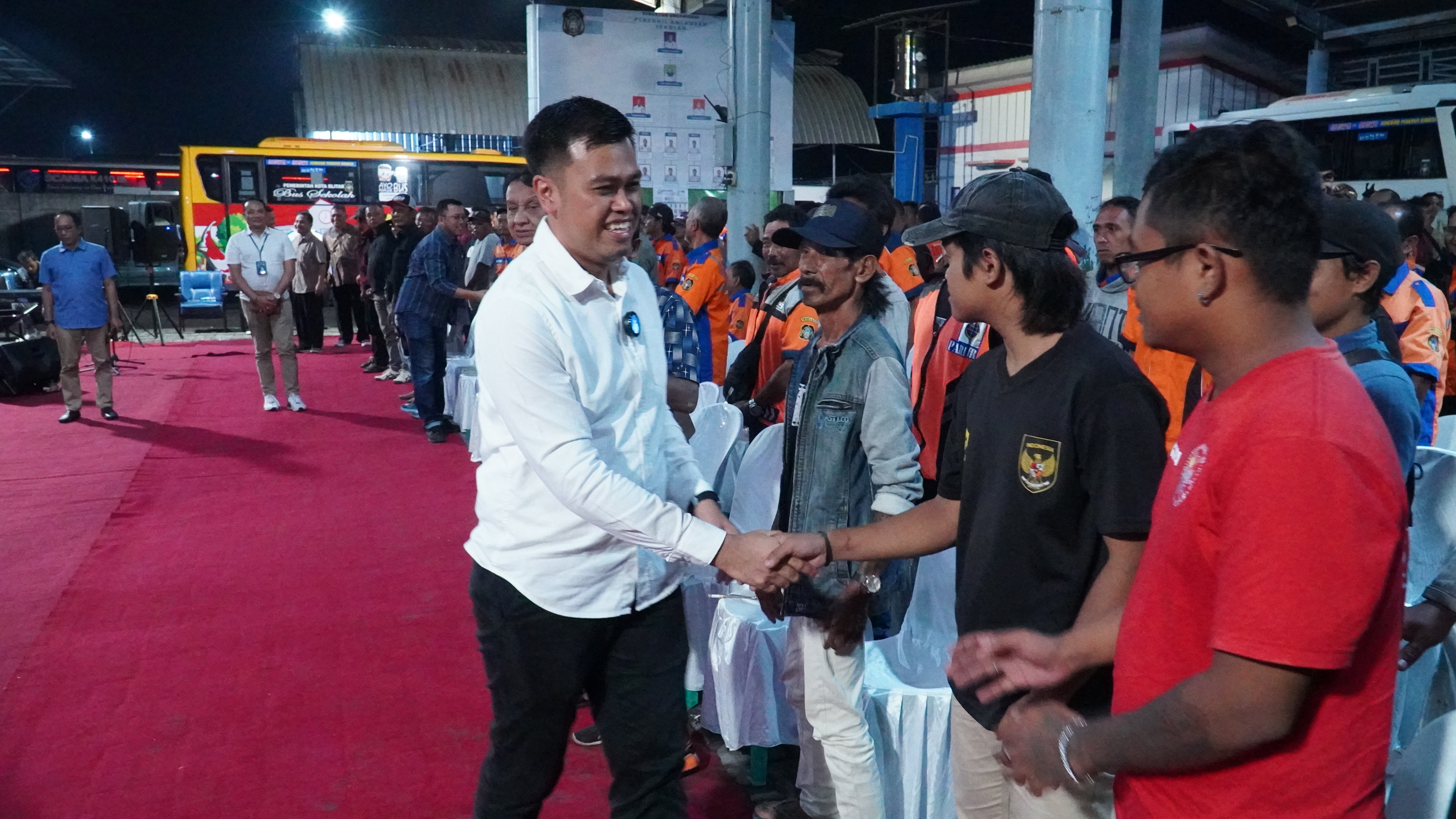 16 Juni 2025 - Jukir Ngopi Bareng MAS WALI di Area Bus Sekolah Dinas Perhubungan