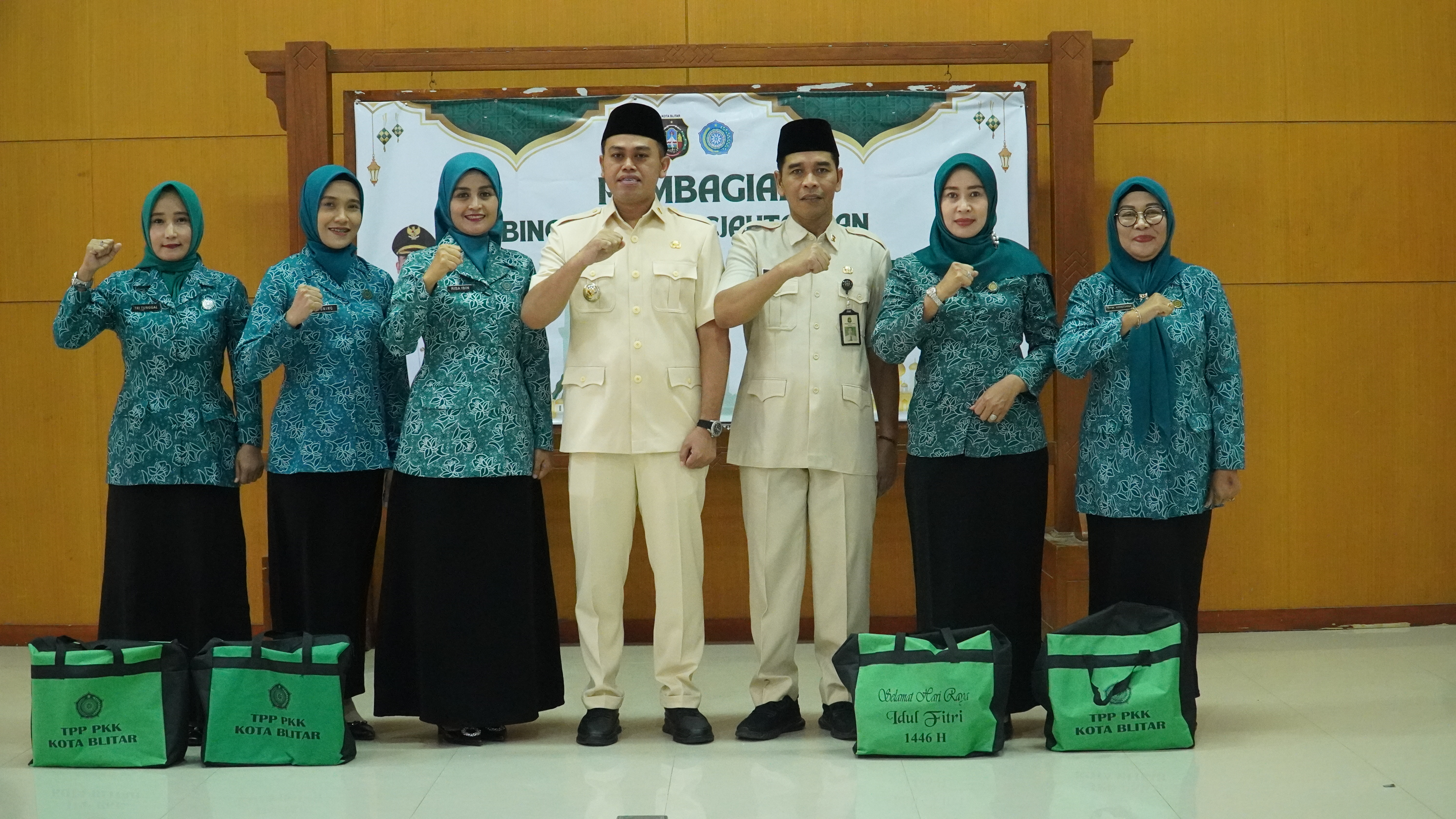 21 Maret 2025 - Pembagian Bingkisan kepada Pengurus PKKse-Kota Blitar
