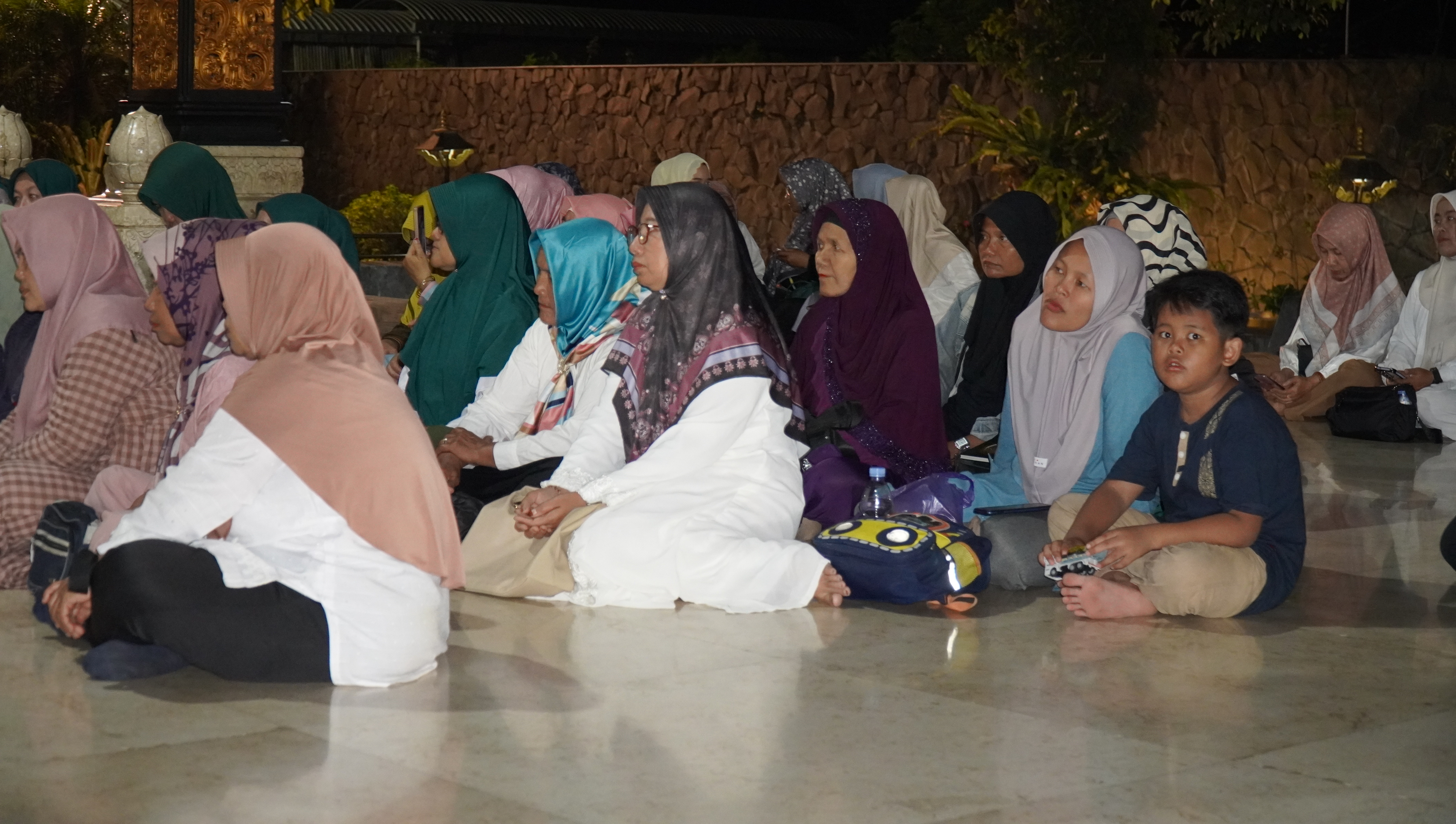 17 kamis Ziarah Makam Bung Karno Rutinan Malam Jumat