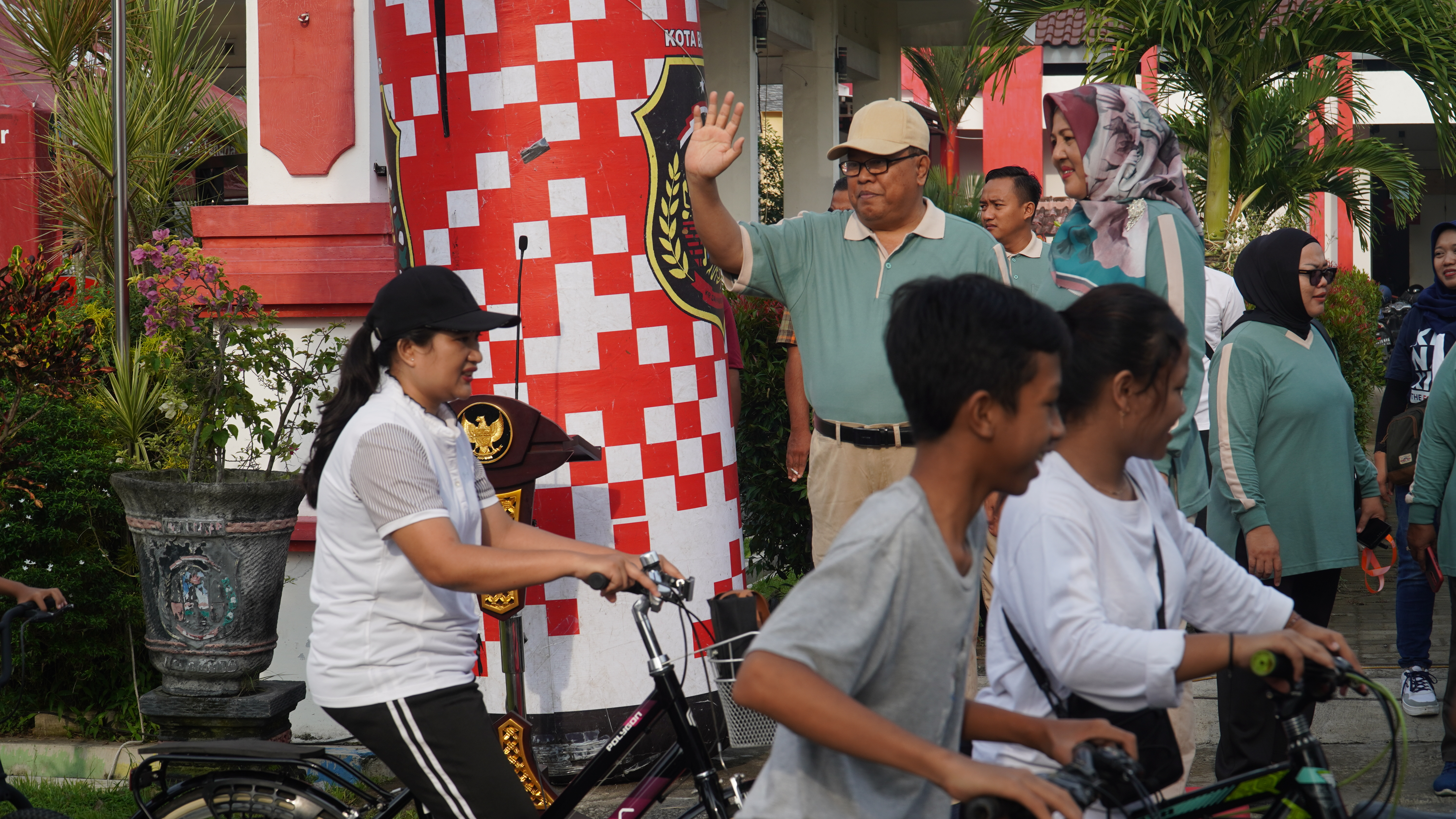 8 Desember 2024 -  Pemberangkatan SERIBU SRIKANDI GOWES SAMBIL WISATA ( BU SRI WES BISA) Tahun 2024  di Depan Kel.BENDO