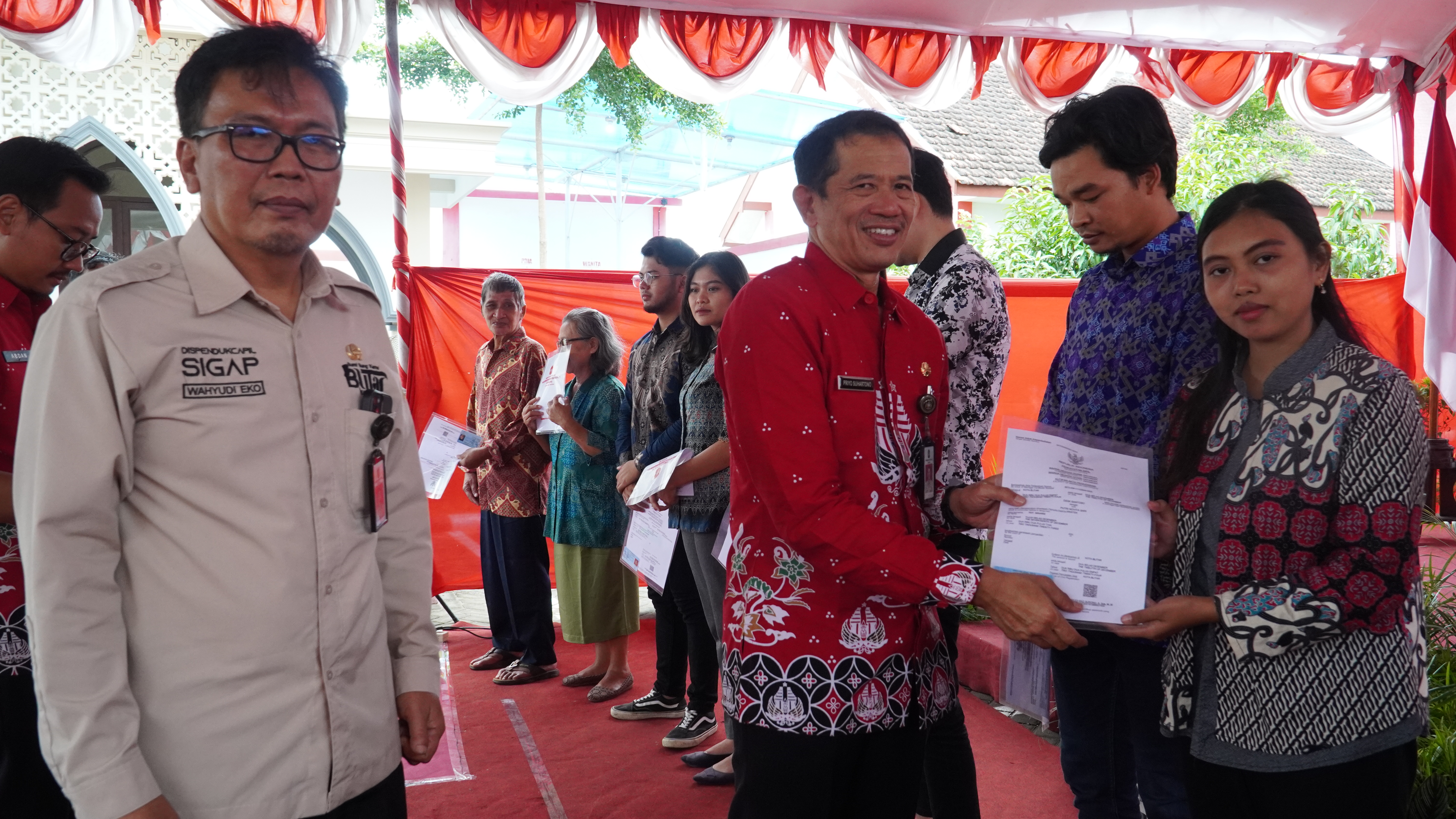 12 Desember 2024 - PENAK MAS EDI (Pelayanan Pencatatan Perkawinan Massal Sehari Jadi) 2024 di halaman DISPENDUKCAPIL