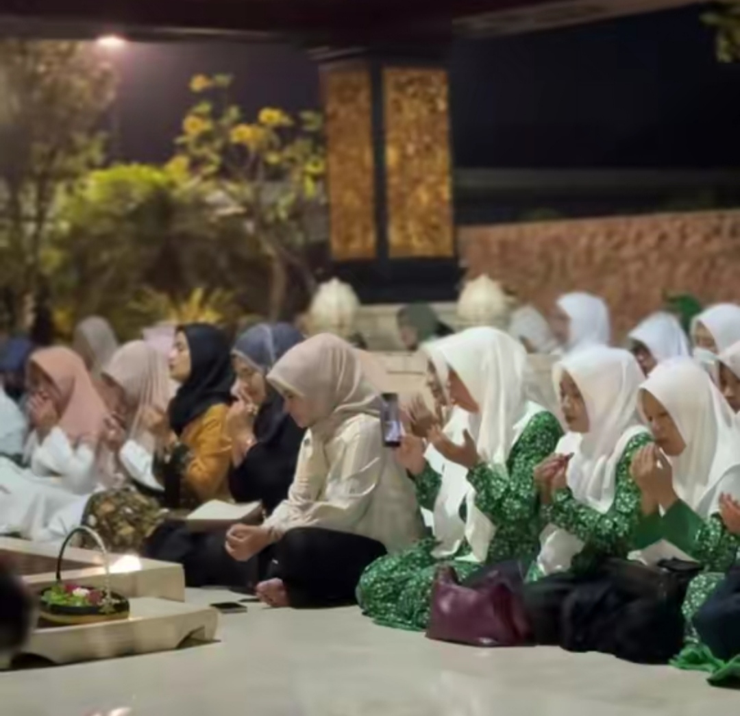 Ziarah Makam Bung Karno-Rutinan Malam Jum'a