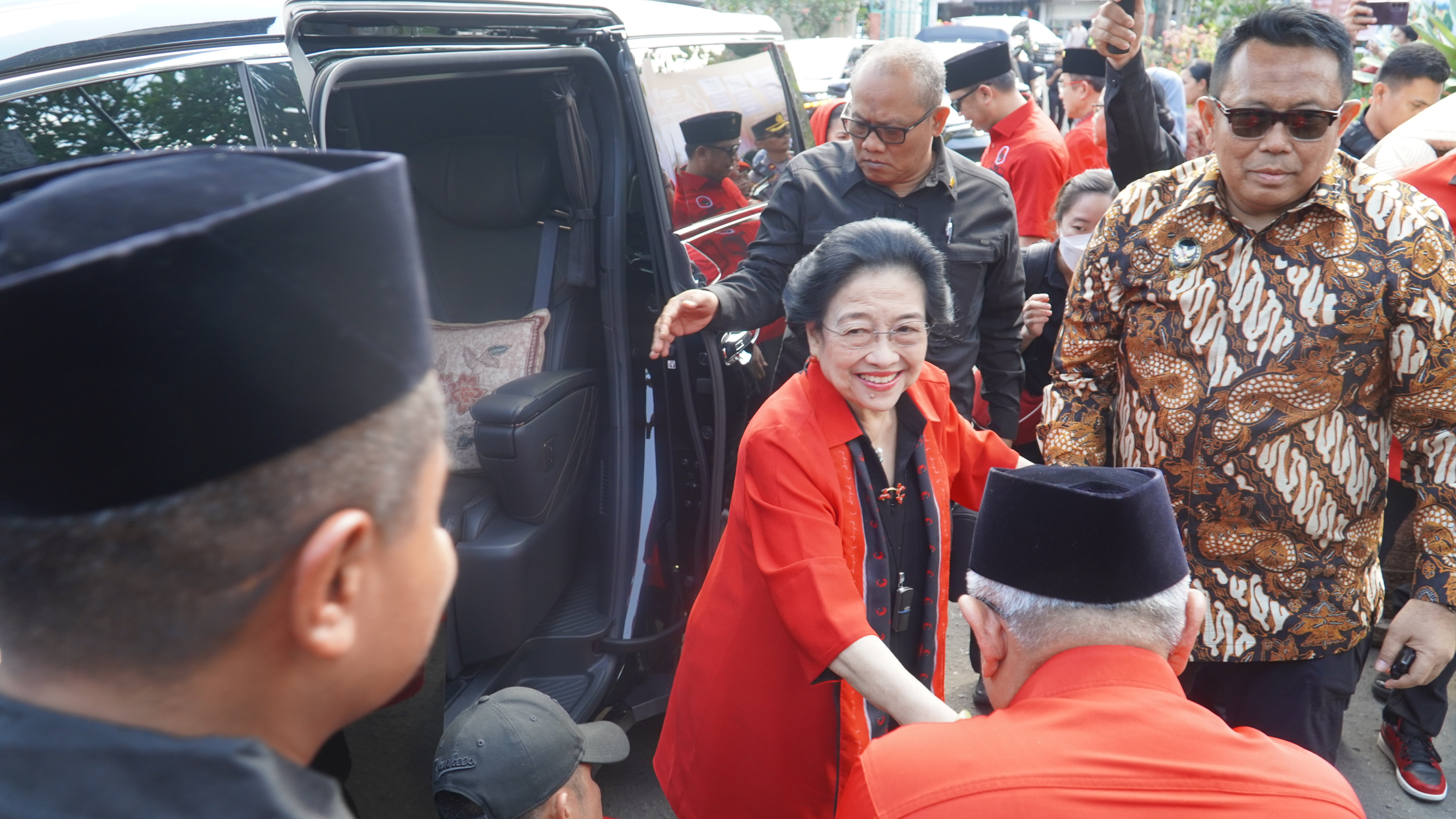 6 Juni 2025 - Kunjungan Ibu Megawati S.P di Makam Bung Karno &amp;amp; Pendopo Ronggo Hadinegoro