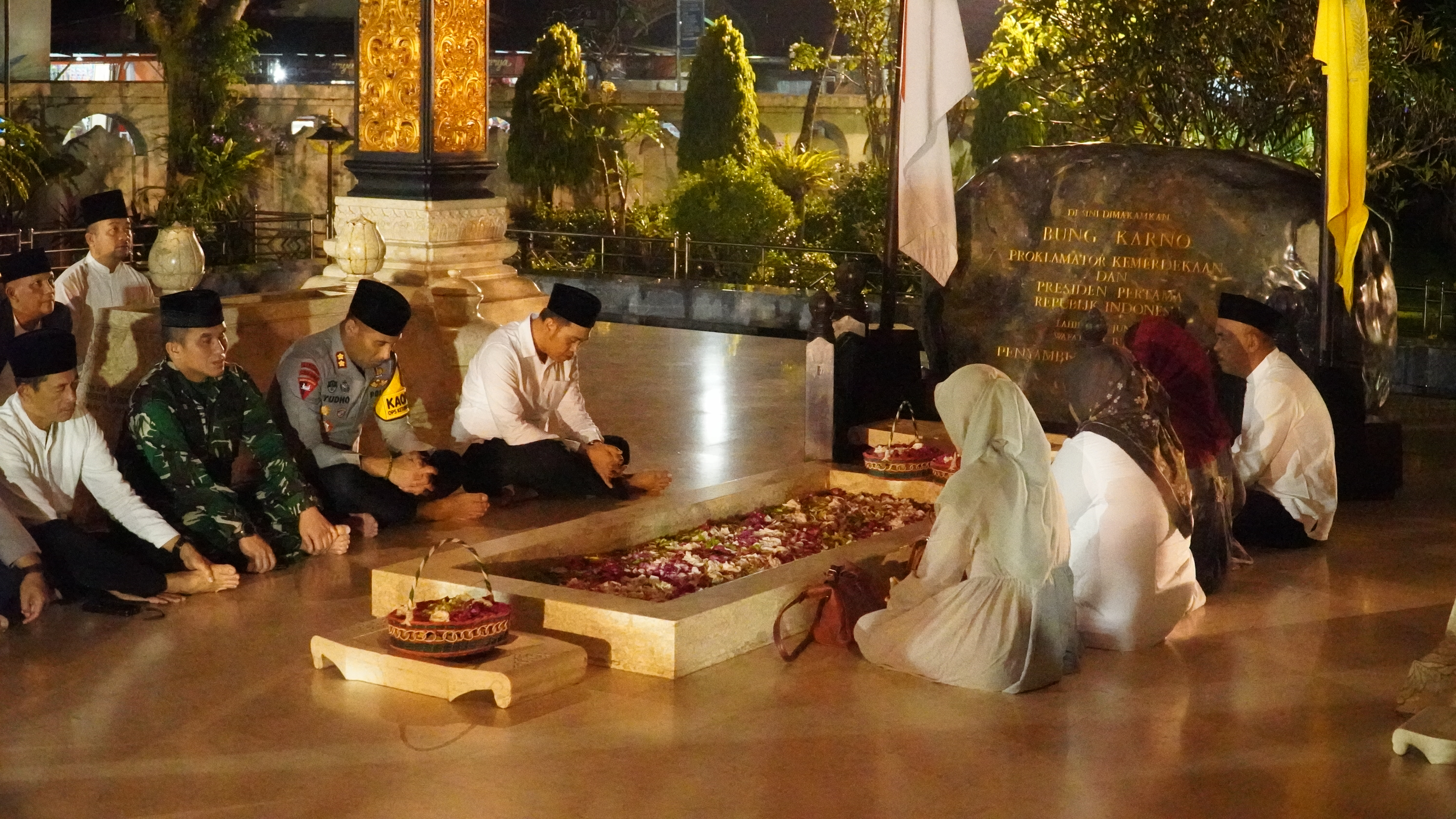 26 Maret 2025 - Ziarah Peringatan HARI JADI K-119 Kota Blitar (MBK, Mbah BENDO, Makam Pangeranan, Makam Gantung, Aryo Blitar)