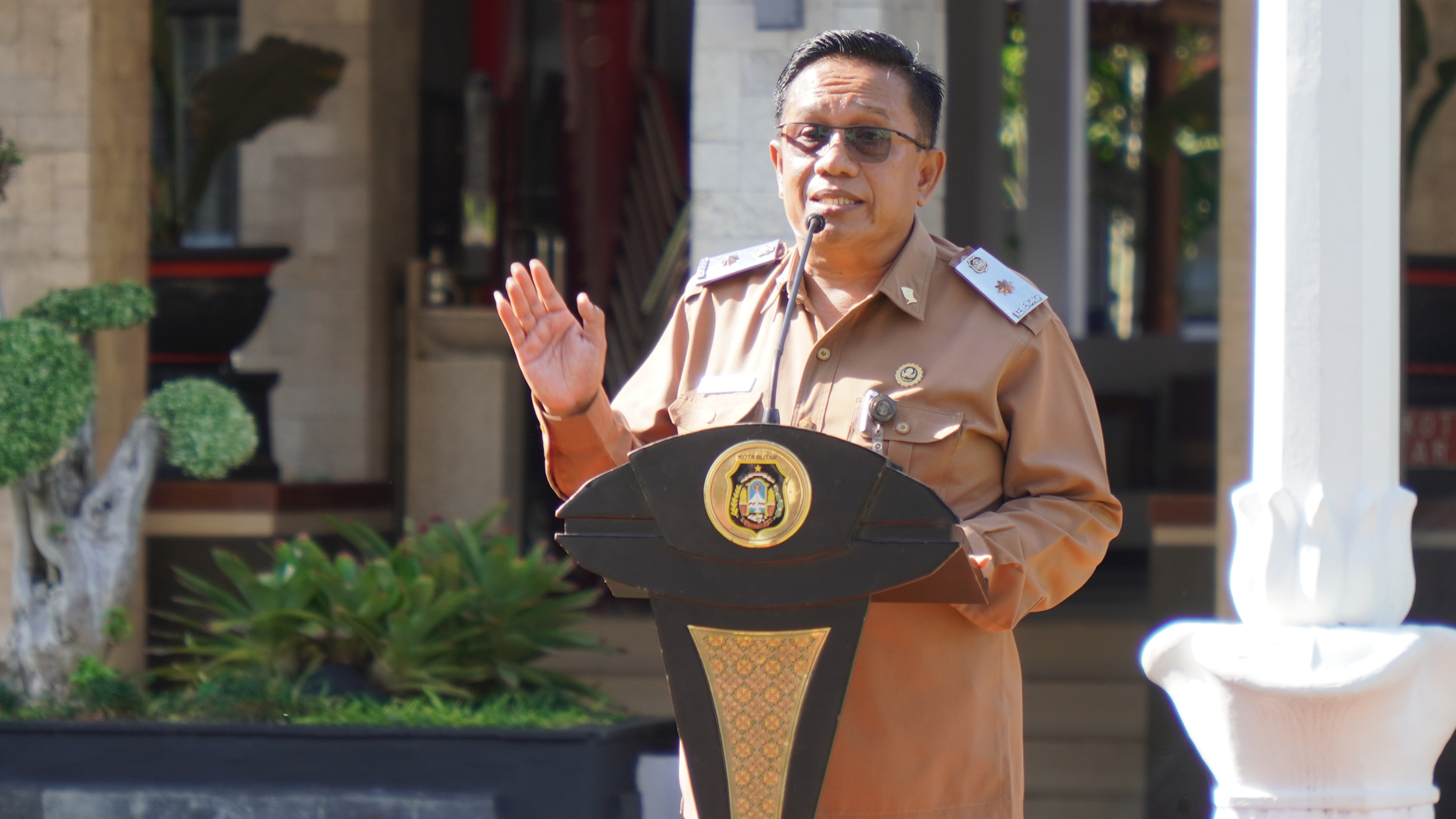 15 Desember 2025- Apel Gabungan ASN PEMKOT BLITAR (Bapak Aminurcholis Kadis DISPORA)