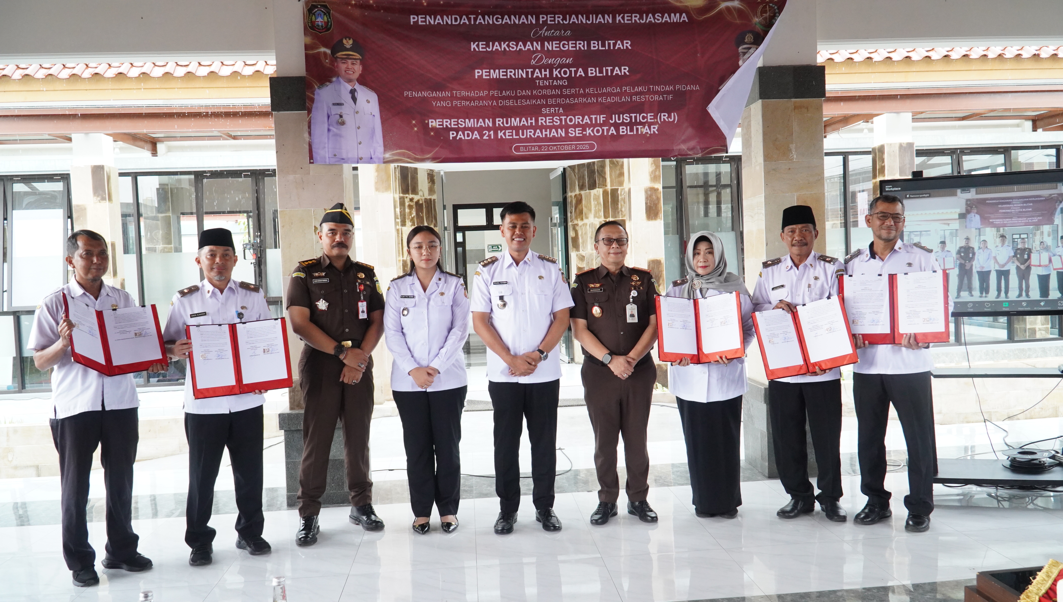 22 Oktober 2025- Penandatangan Perjanjian Kerjasama antara KAJARI BLITAR dengan PEMKOT BLITAR di Balai Kel.SENTUL