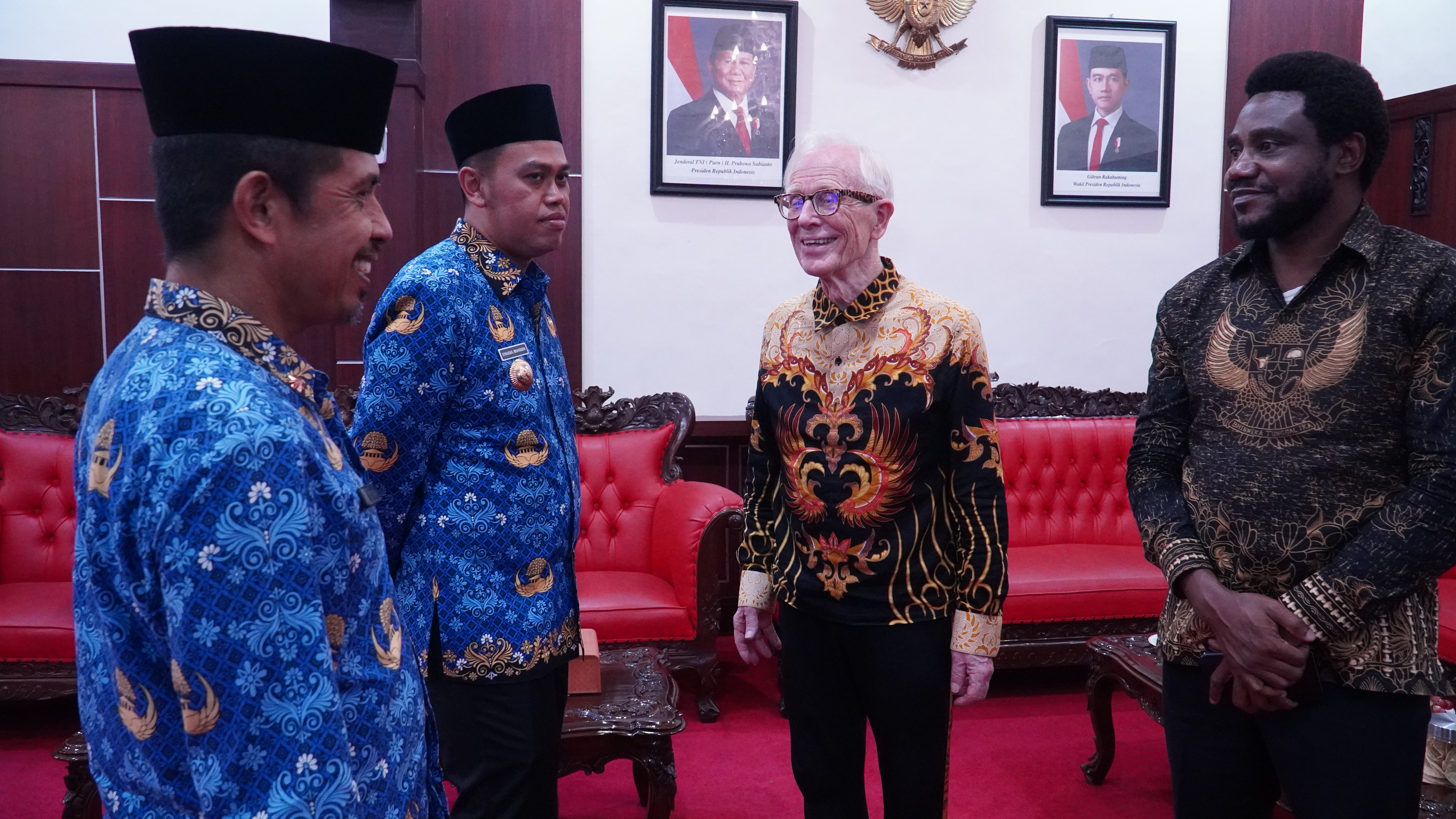 17 Juni 2025 - Menerima Prof.Jocobus Rood dr UNESCO Hongkong &amp;amp; Mr.Eugene dari W2 Point di Rumah Dinas Walikota Blitar