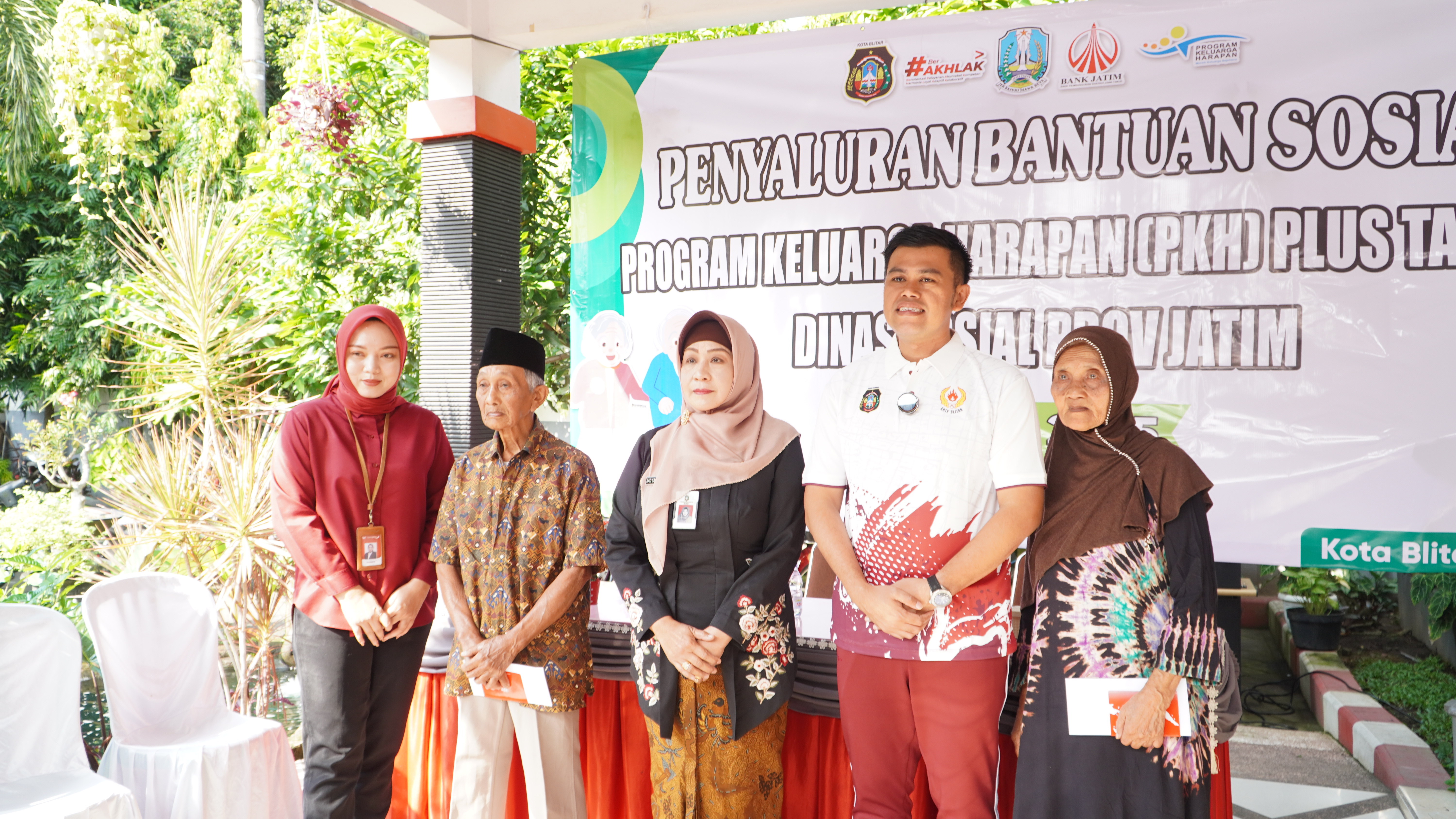 23 Juni 2025 - Penyaluran Bantuan PKH dan ATENSI di Kantor Dinas Sosial