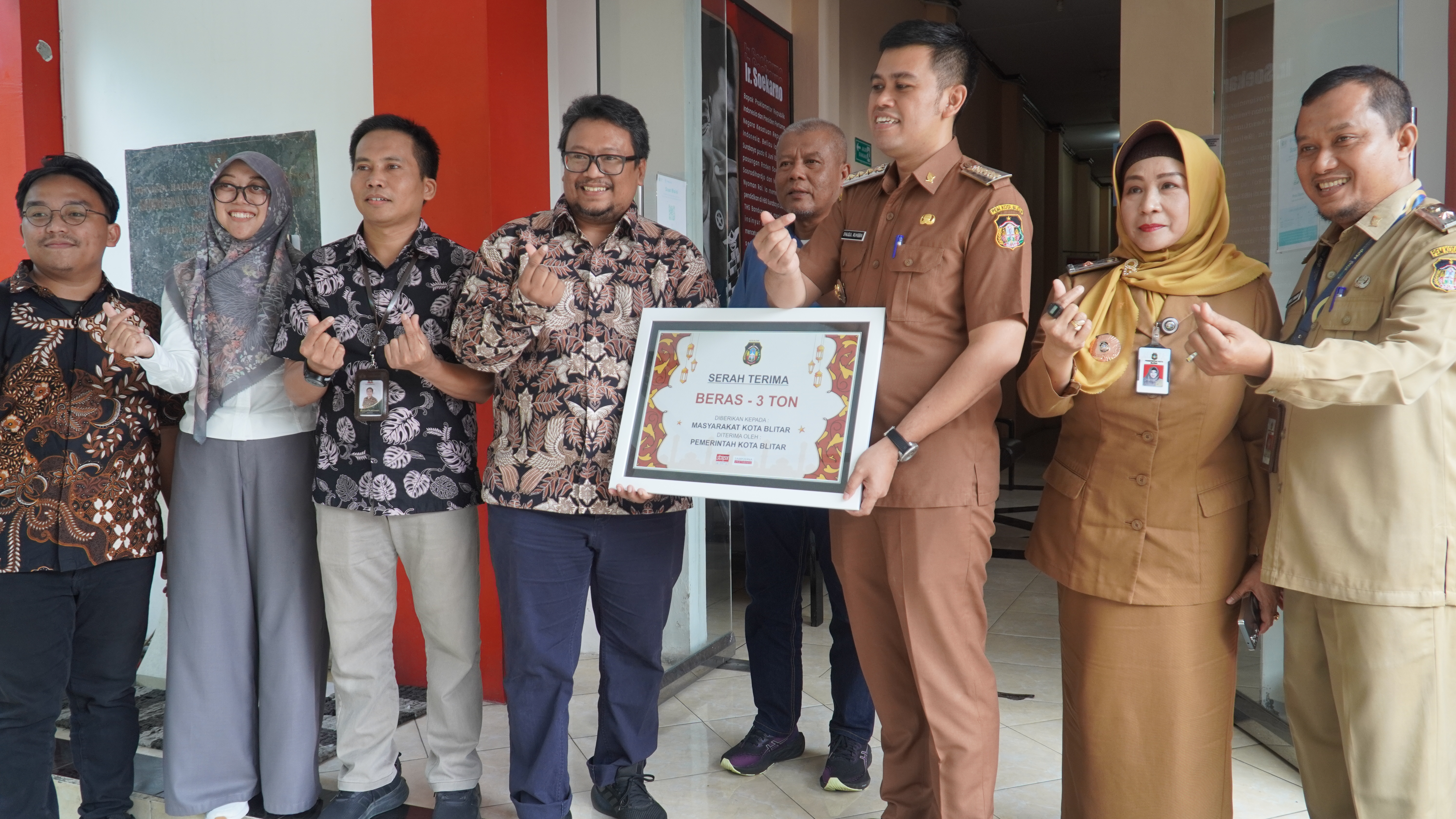 24 Maret 2025 - Serah terima Plakat beras 3 ton dari Sampoerna ke Pemkot Blitar